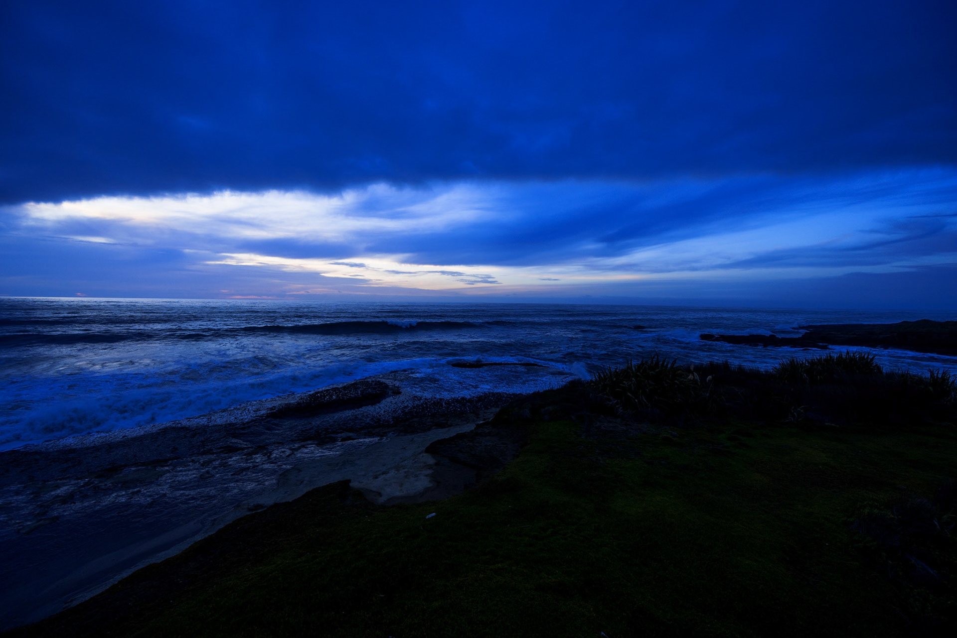 Cloudy sunset over the pancake rocks