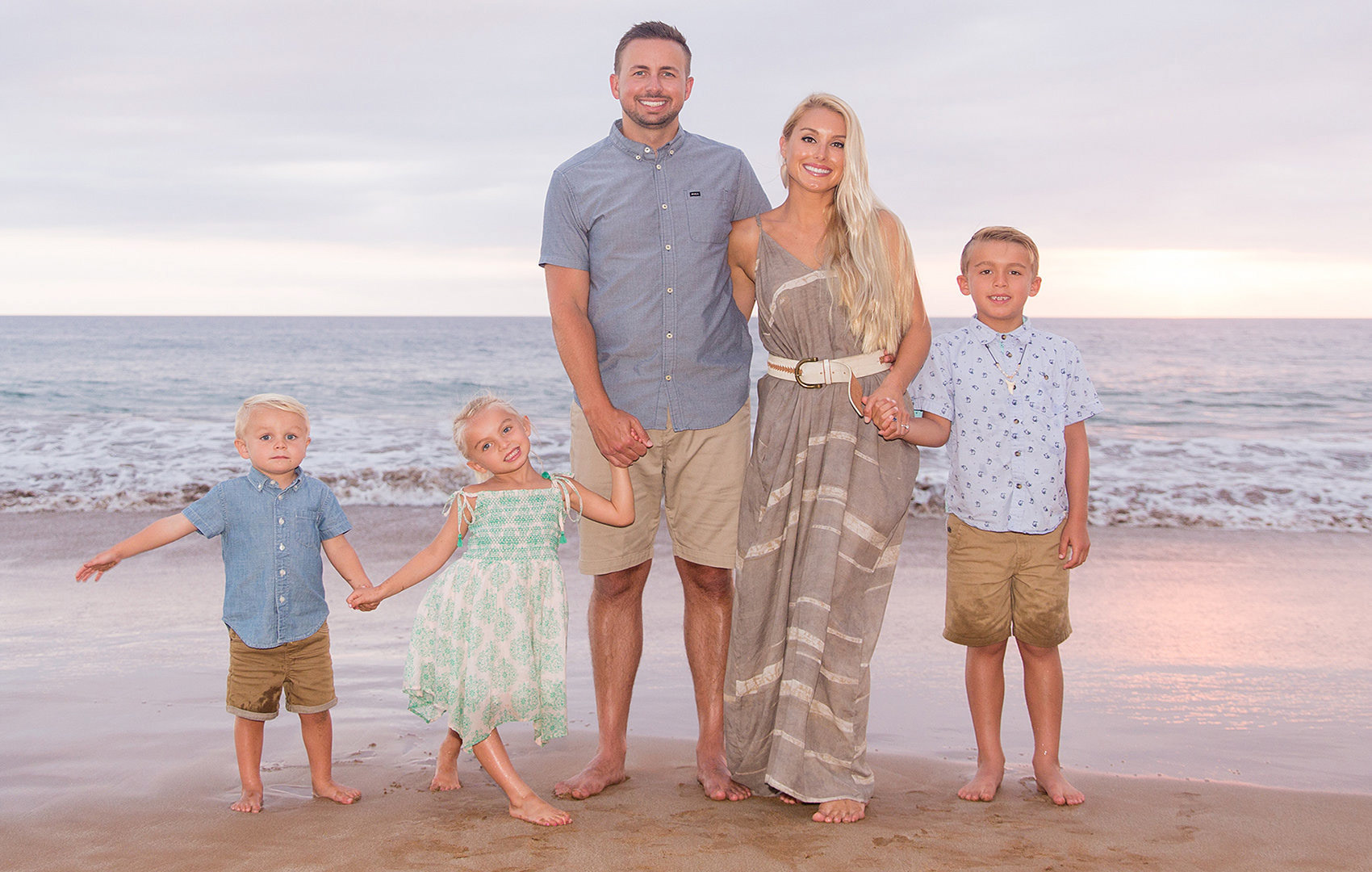 	PROFESSIONAL ISLAND PHOTOGRAPHERS BASED IN LAHAINA