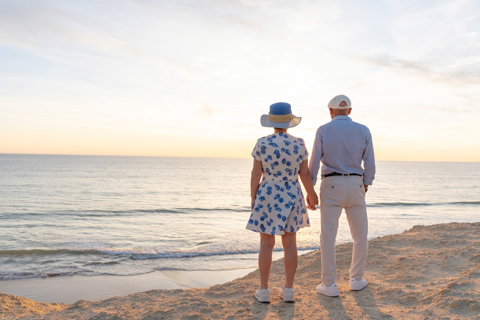fotografia de casal ao por de sol na praia da gale no algarve 9