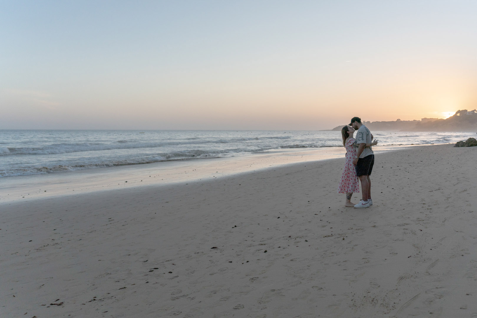 fotografia de casal na praia maria Luisa no algarve 9