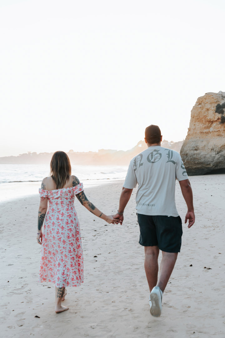 fotografia de casal na praia maria Luisa no algarve 8