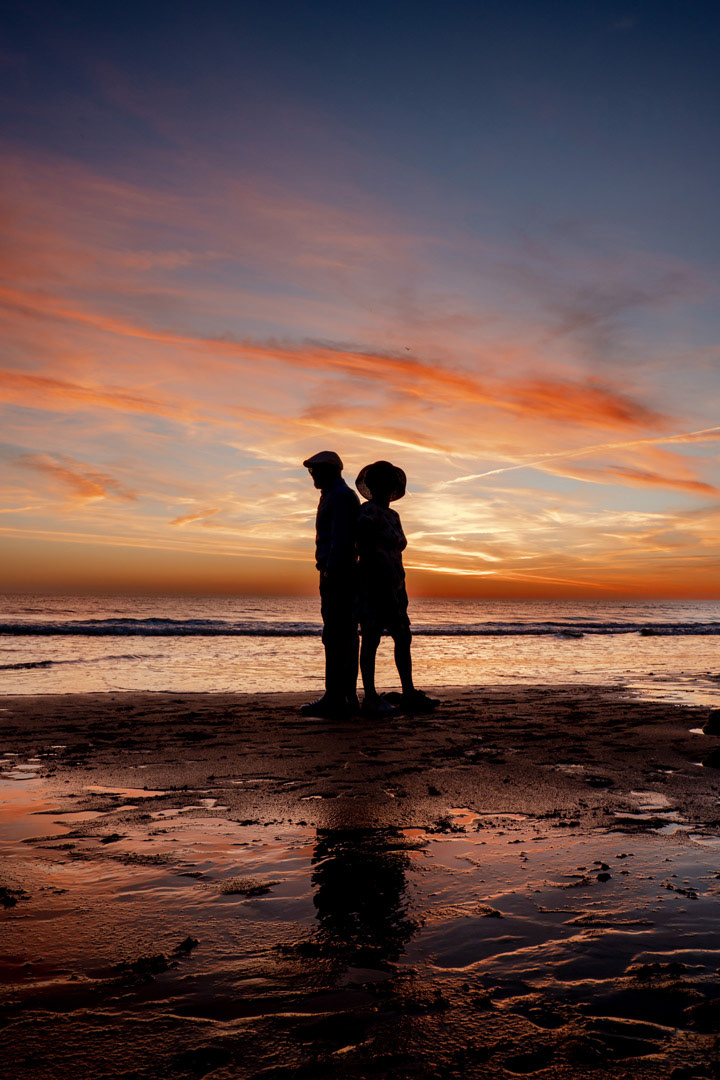 fotografia de casal ao por de sol na praia da gale no algarve 8