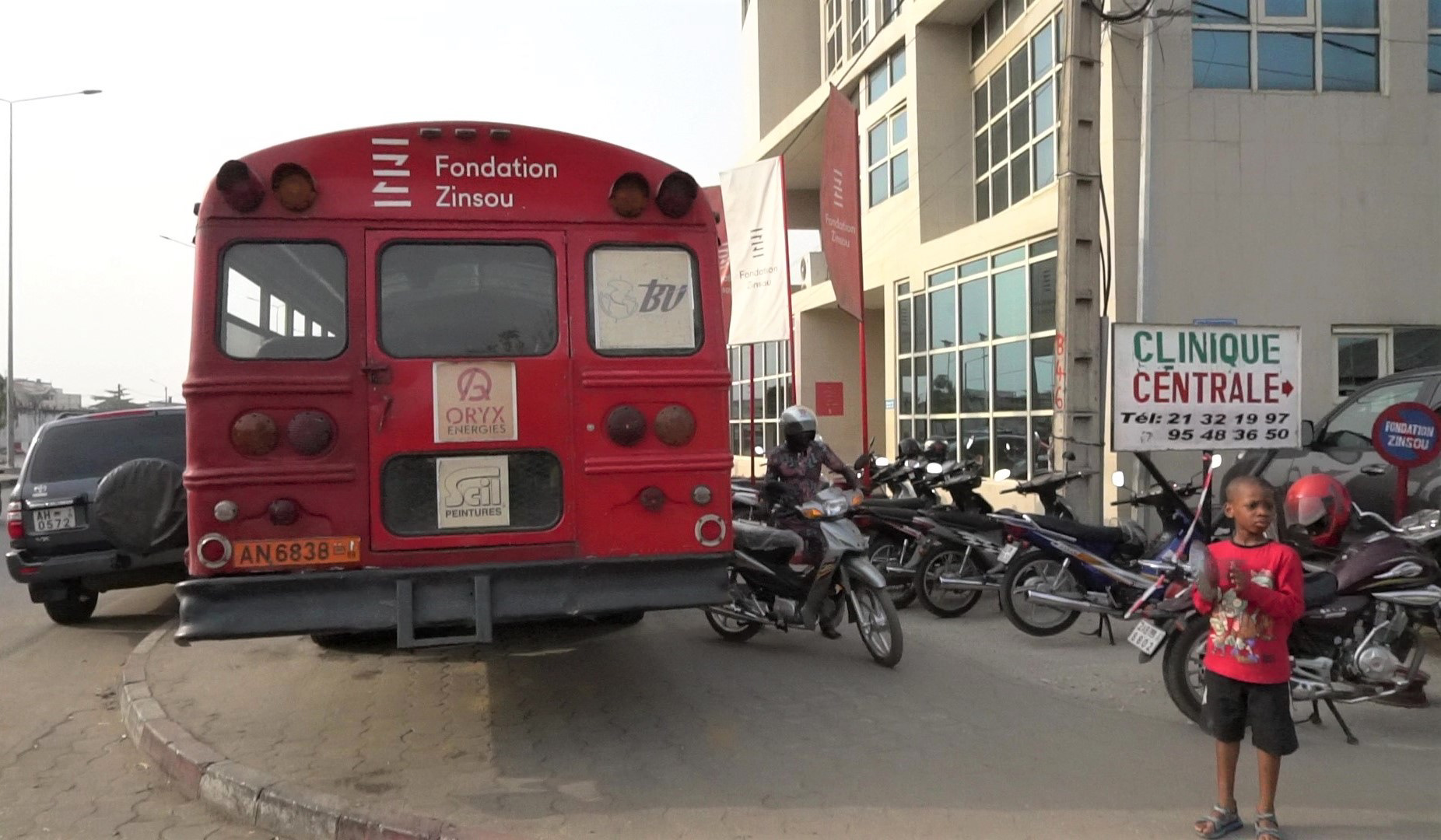 Bus culturel de la Fondation Zinsou