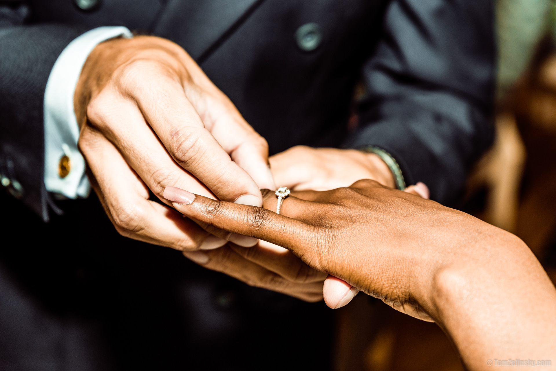 wedding rings on the fingers - wedding reportage