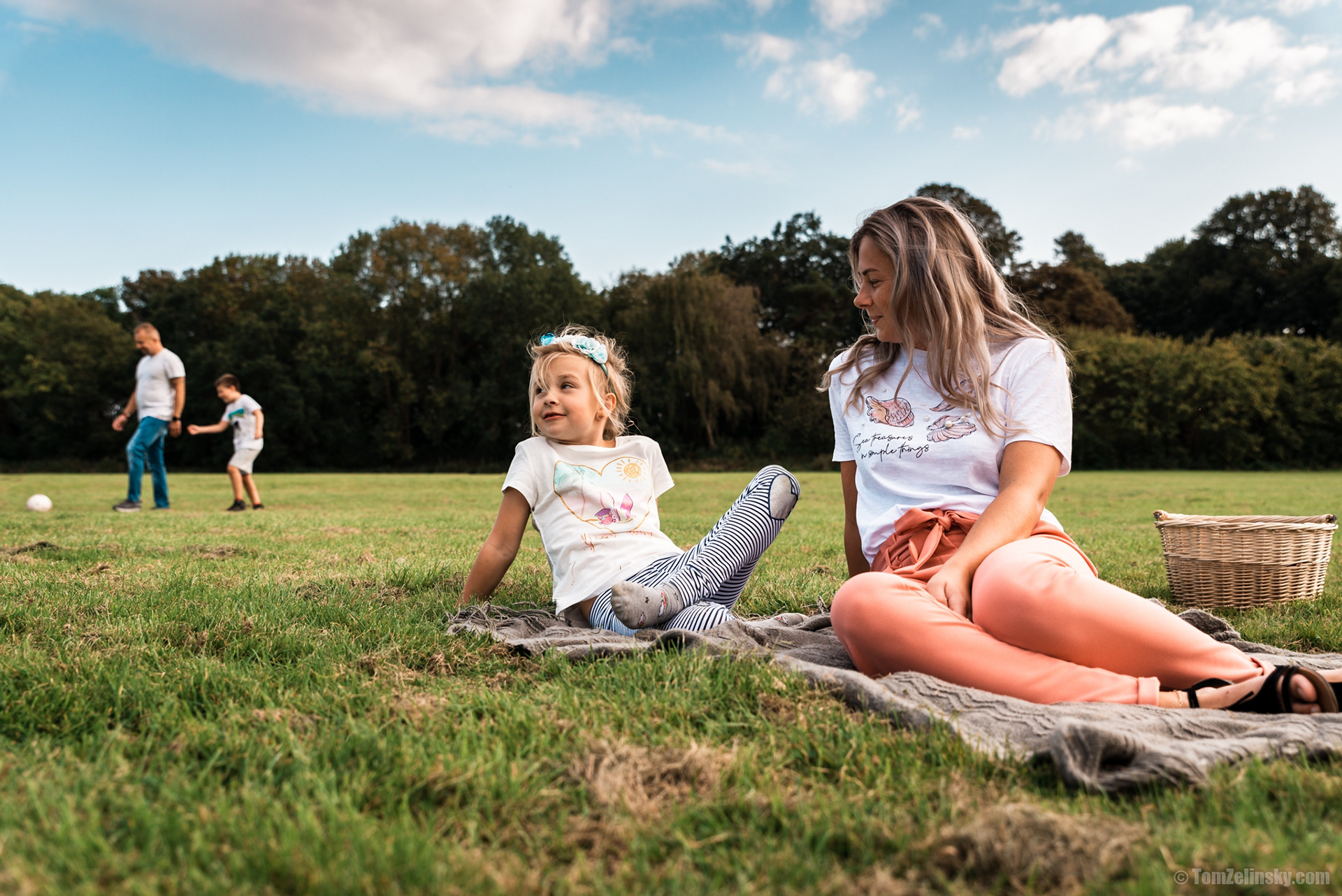 family outdoor photoshoot
