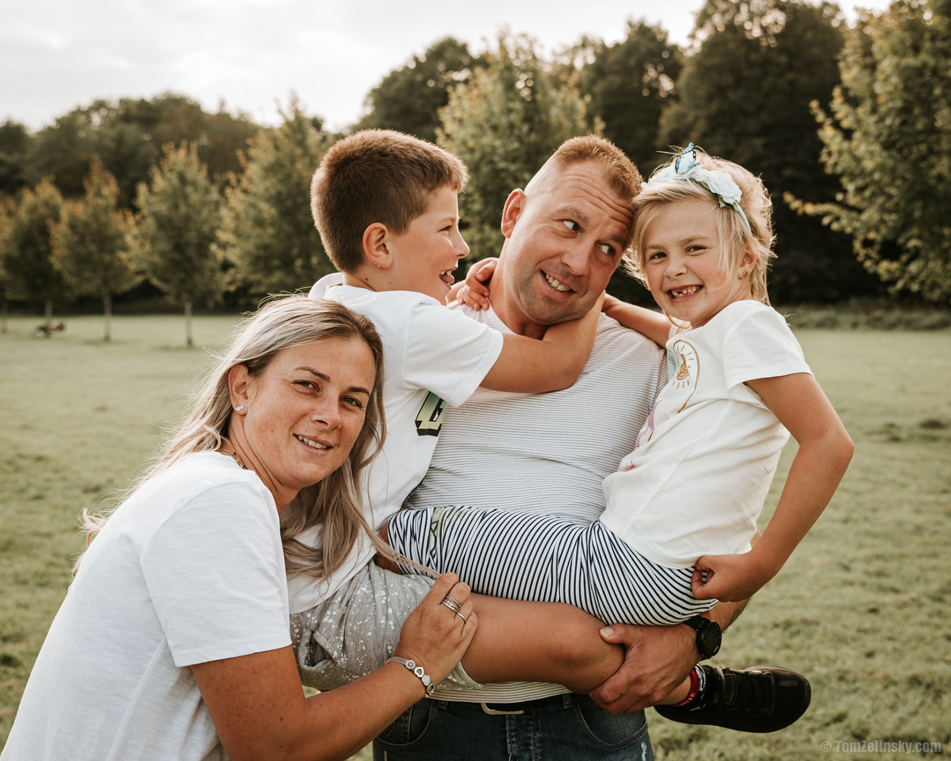 family outdoor photoshoot