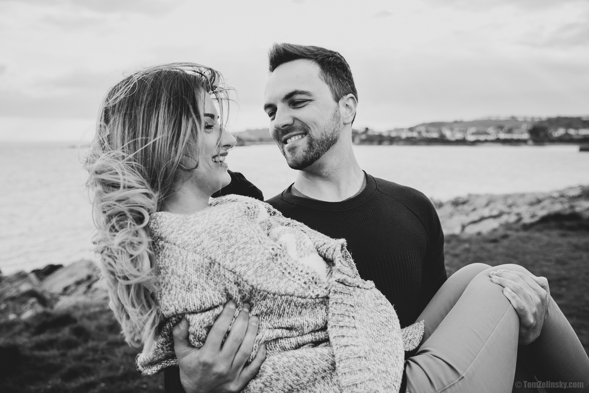 outdoor relaxed couple photoshoot