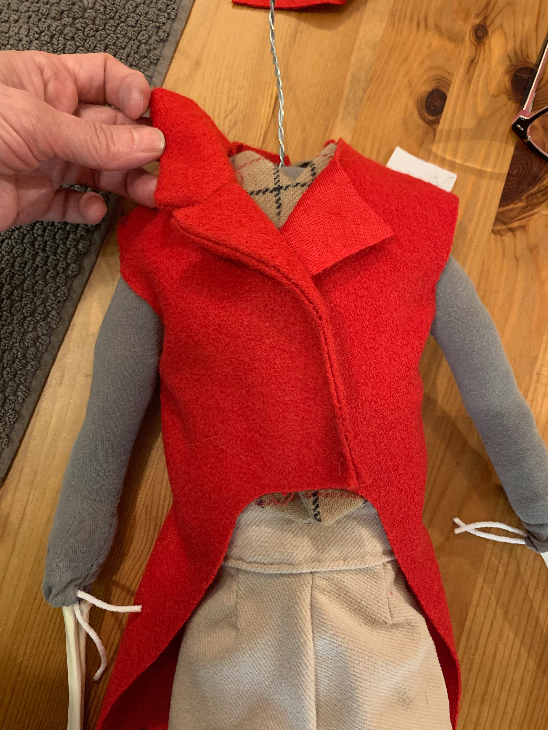 Tail coat collar