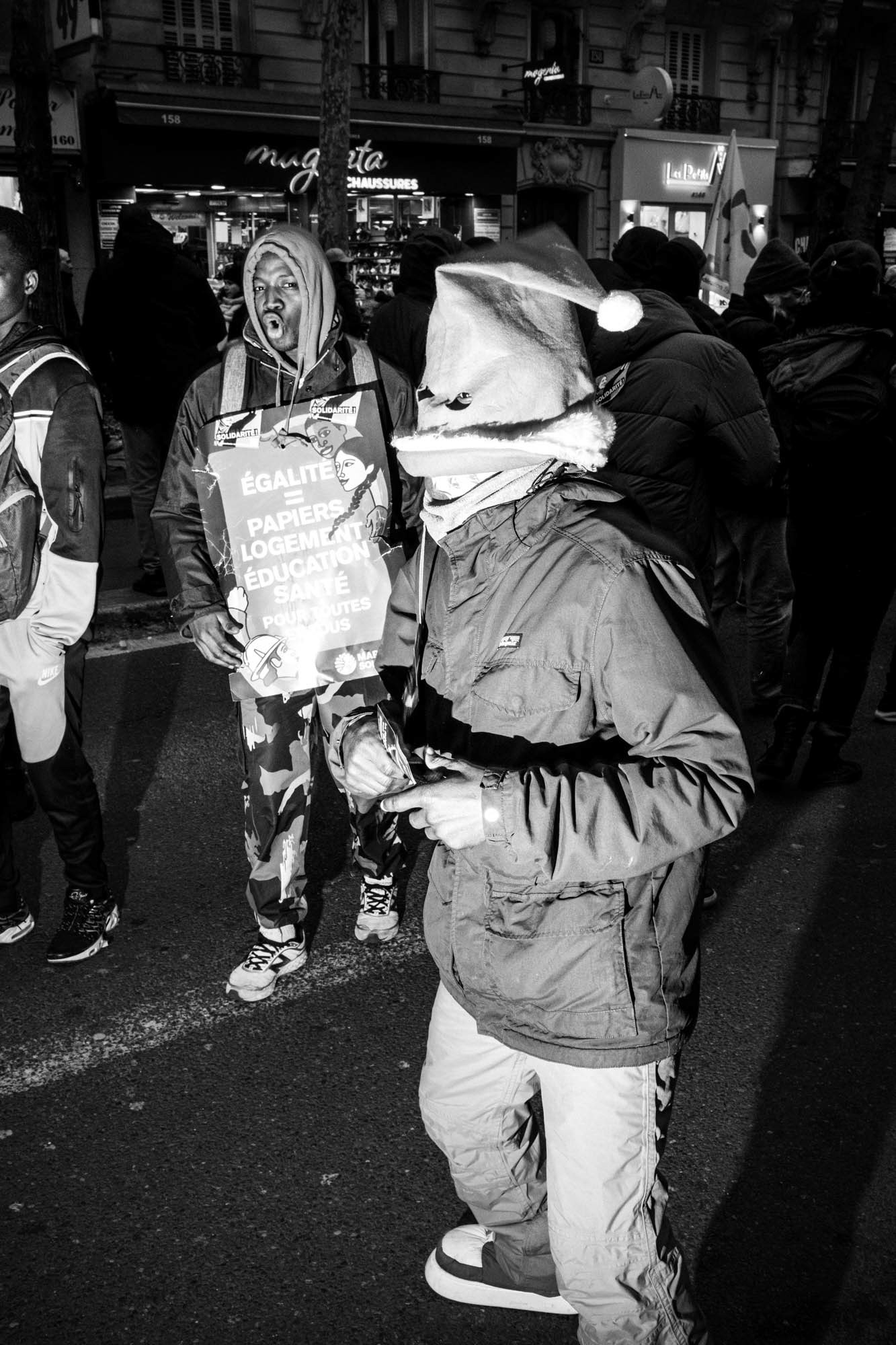 Paris, manifestation pour les mineurs isolée, 2024