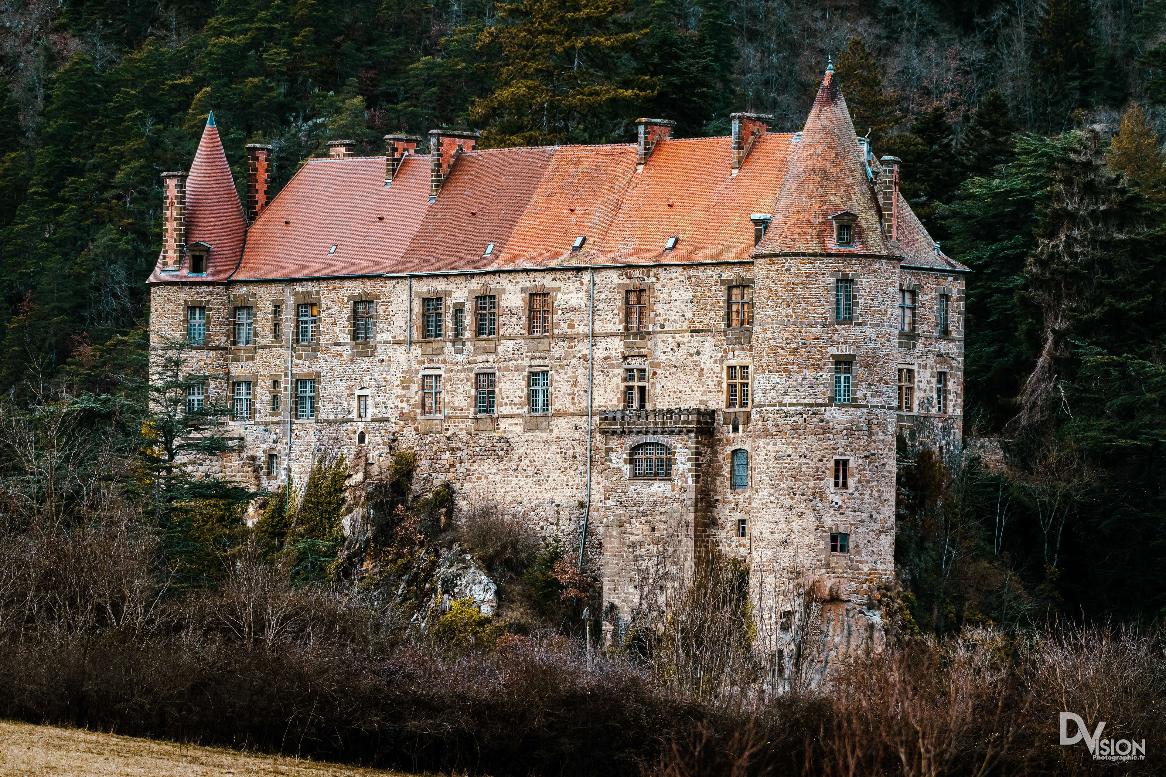 Château Lavoute-Polignac "l'un des premiers châteaux de la Loire sauvage"