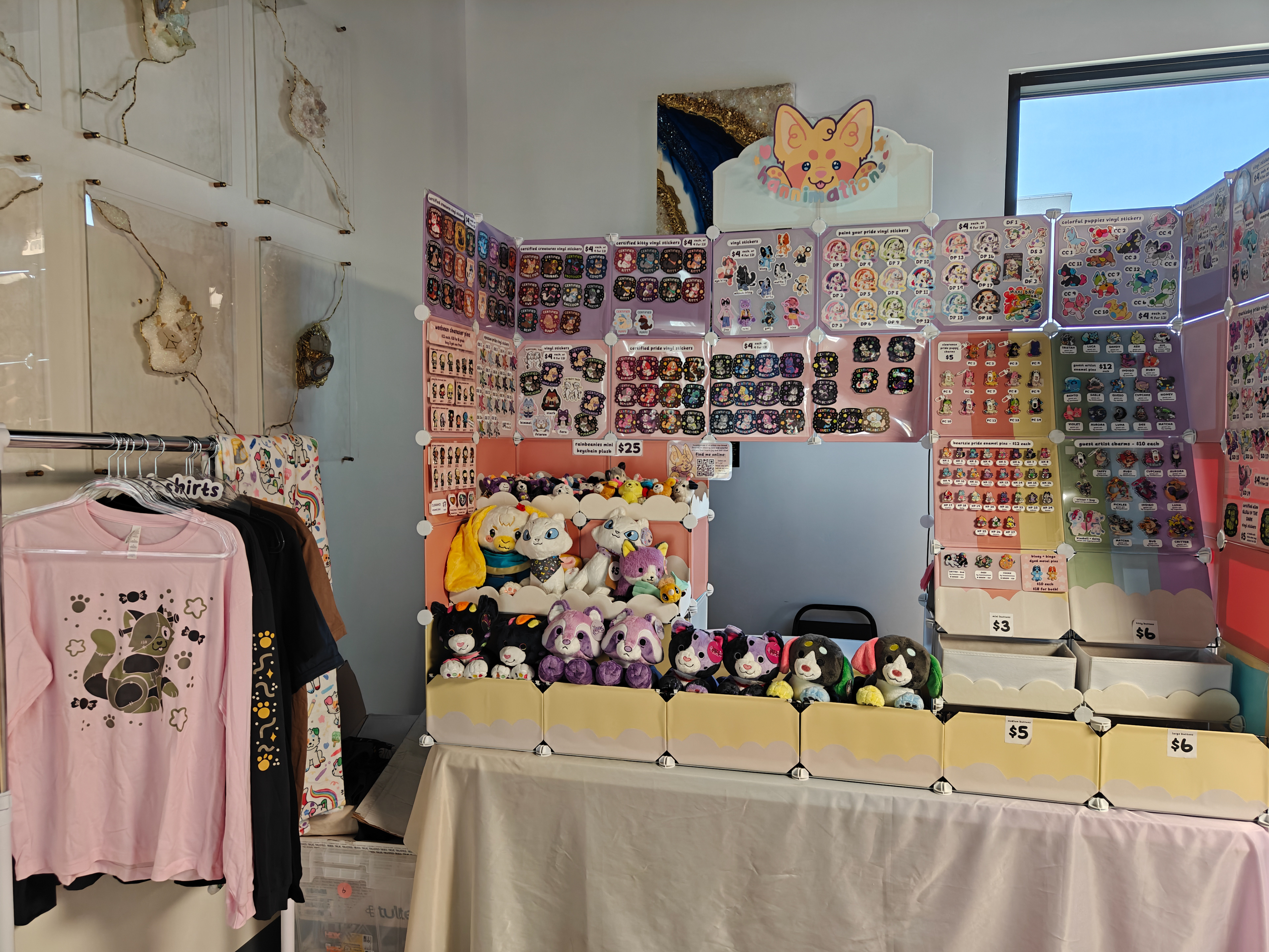 6x3 table display with side space for clothing rack - from MiniCon 2026