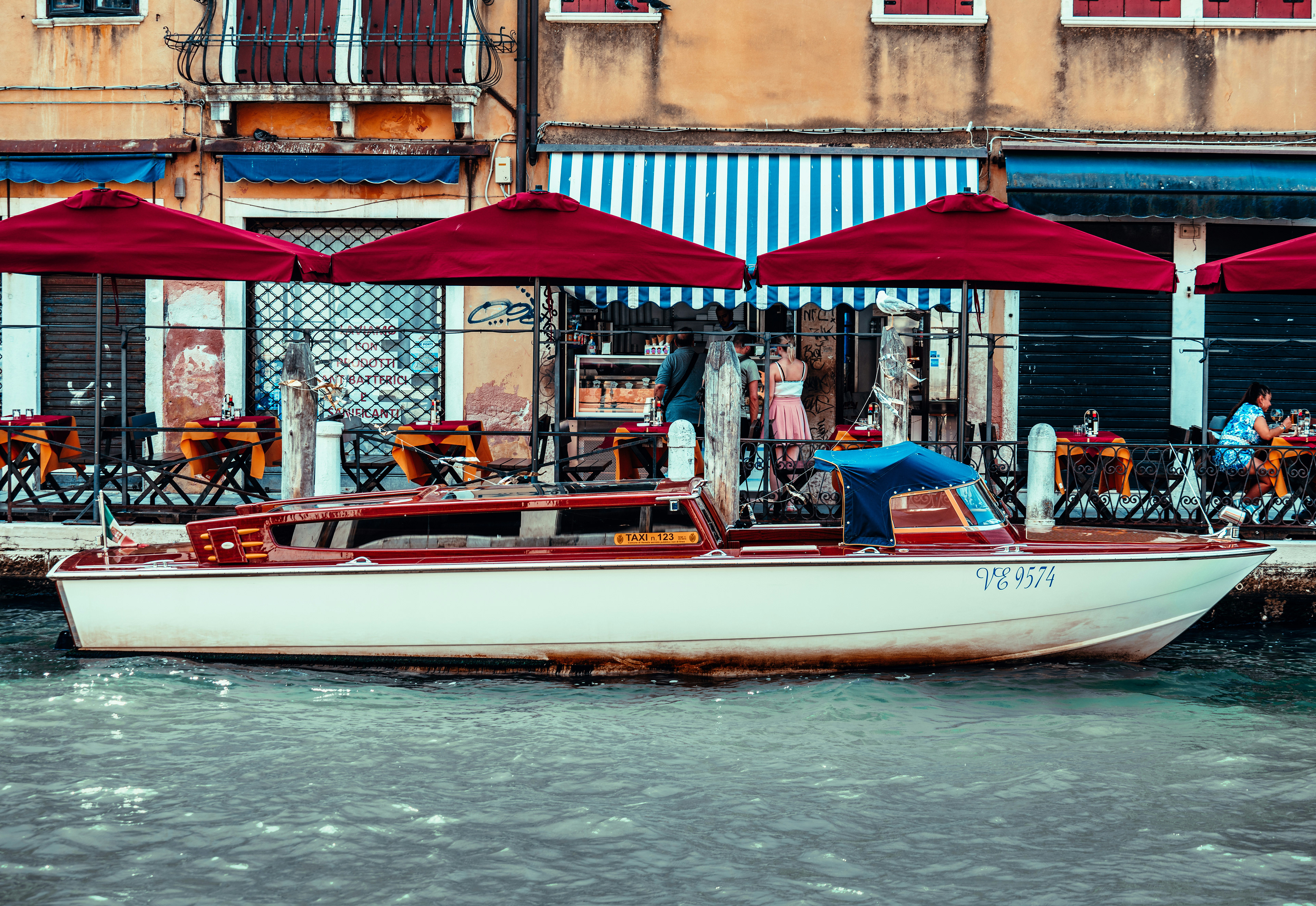 The floating feast Restaurant / The gastro label / www.gastro-label.com