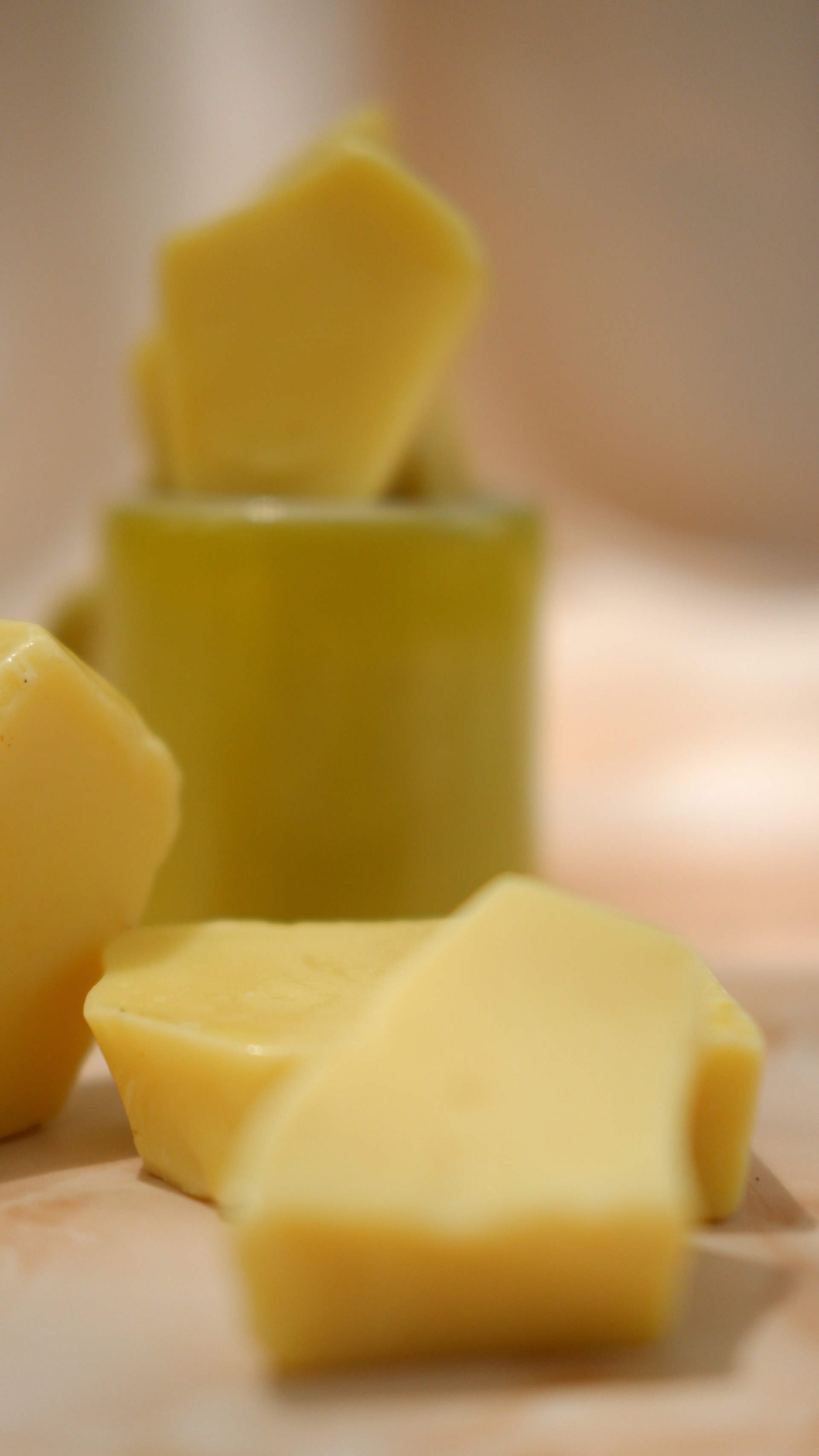 Pieces of butter on a work surface / The Gastro Label / www.gastro-label.com