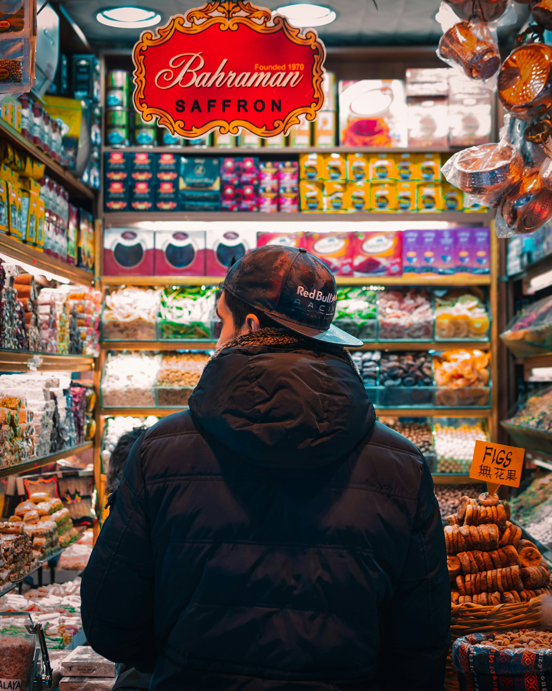 A man buys Savran in a delicatessen with a sign with saffron written on it / The Gastro Label / www.gastro-label.com