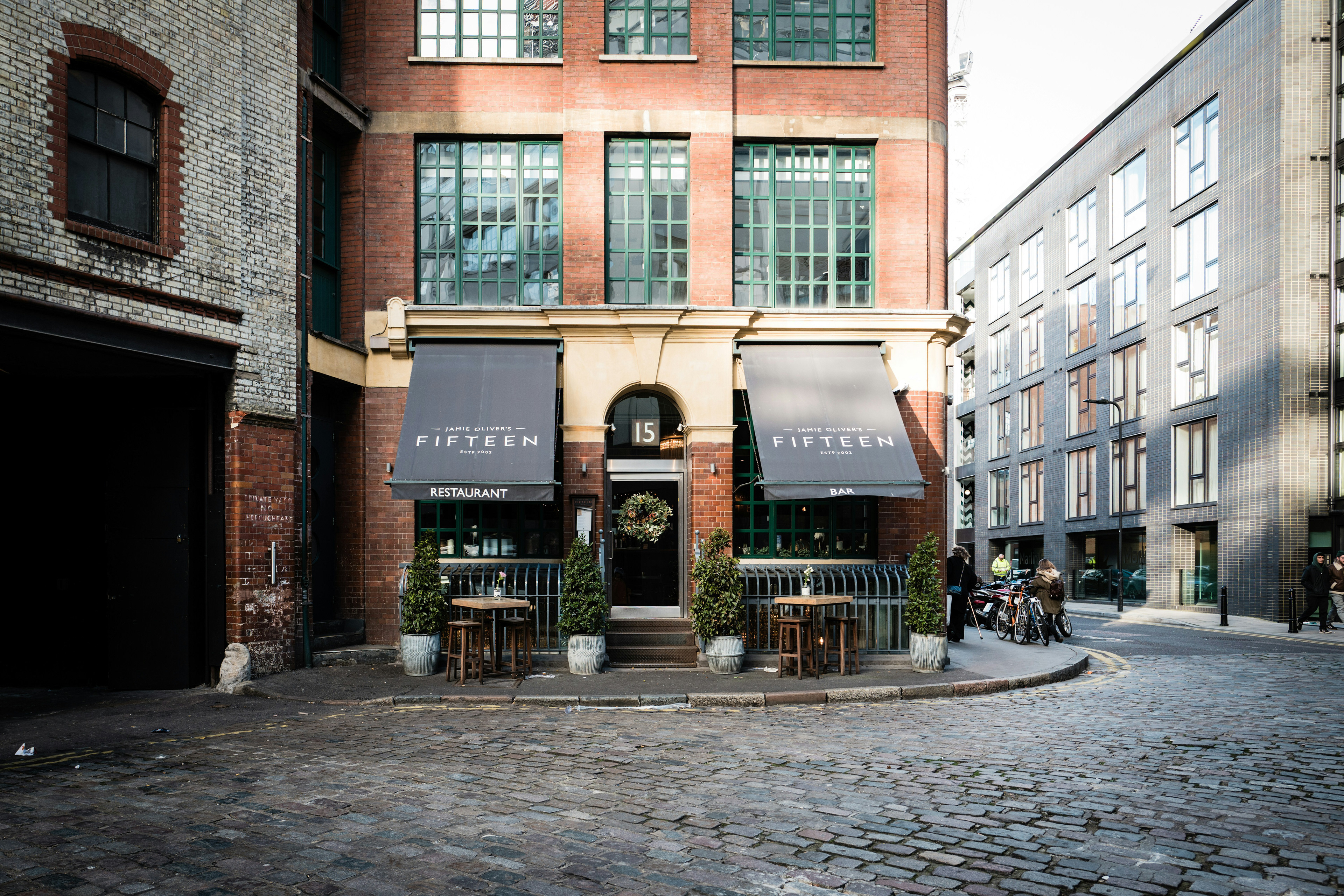 A restaurant from the outside in a deserted area / The Gastro Label / www.gastro-label.com