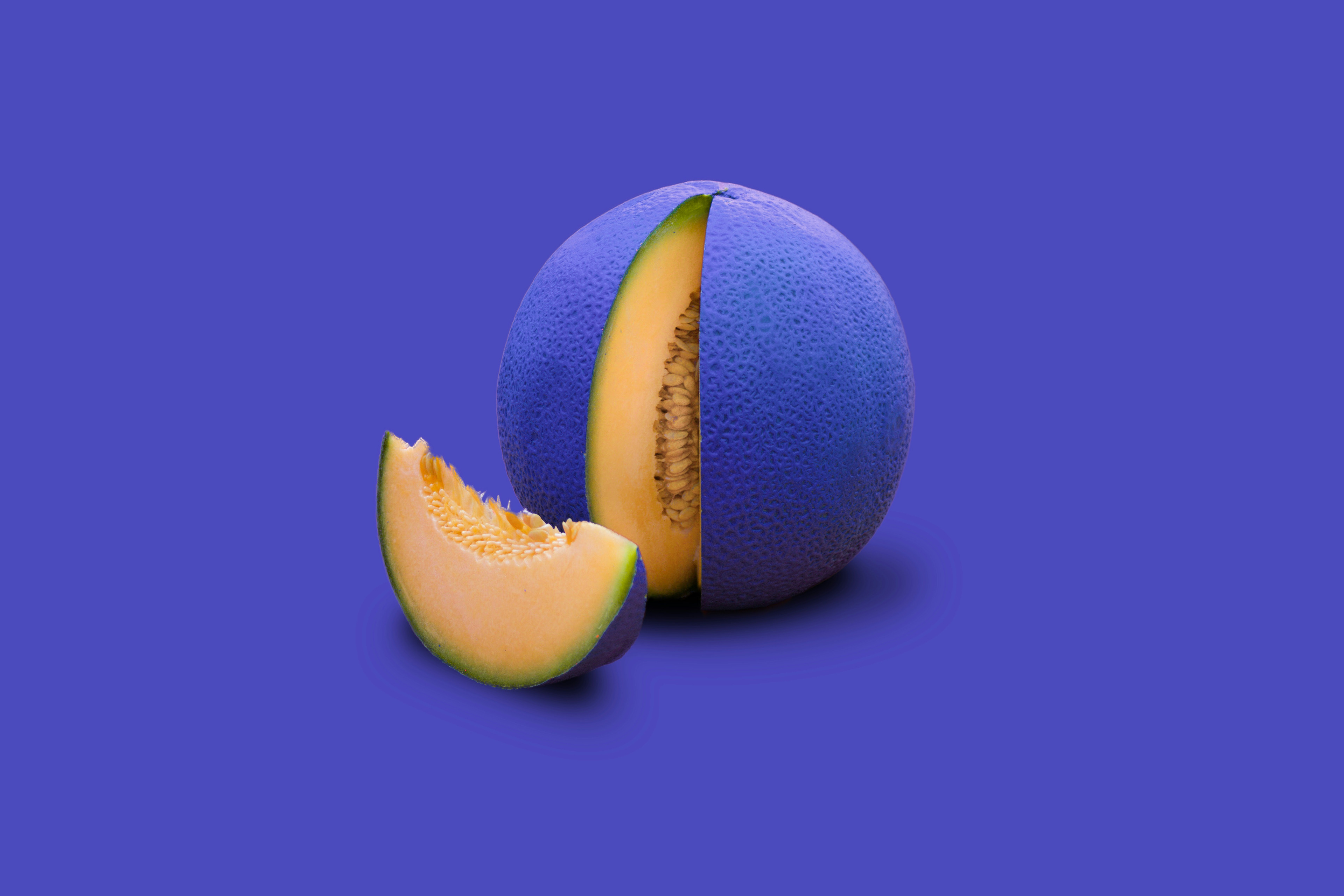 A Yubari King Melon with a fresh and juicy slice cut out / The Gastro Label / www.gastro-label.com