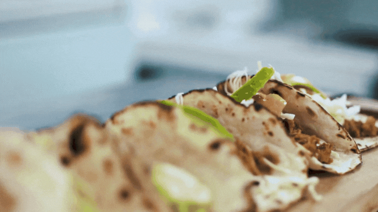 Animated advertisement for Taco Queen.