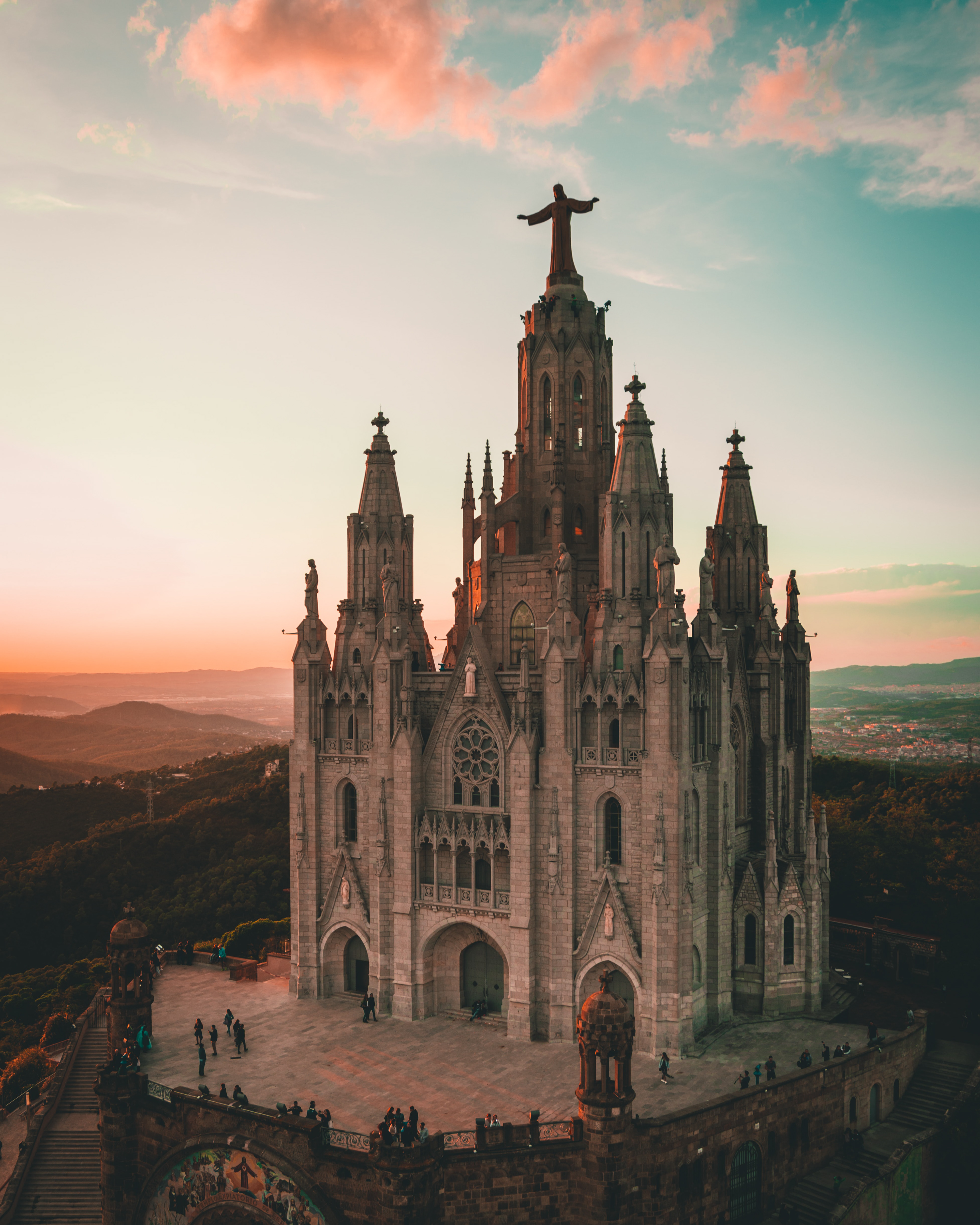 Famous statue of Jesus Christ with open hand on the Church of the Sacred Heart on Tibidabo in Barcelona, Spain / Gastro Label Selection / www.gastro-label.com