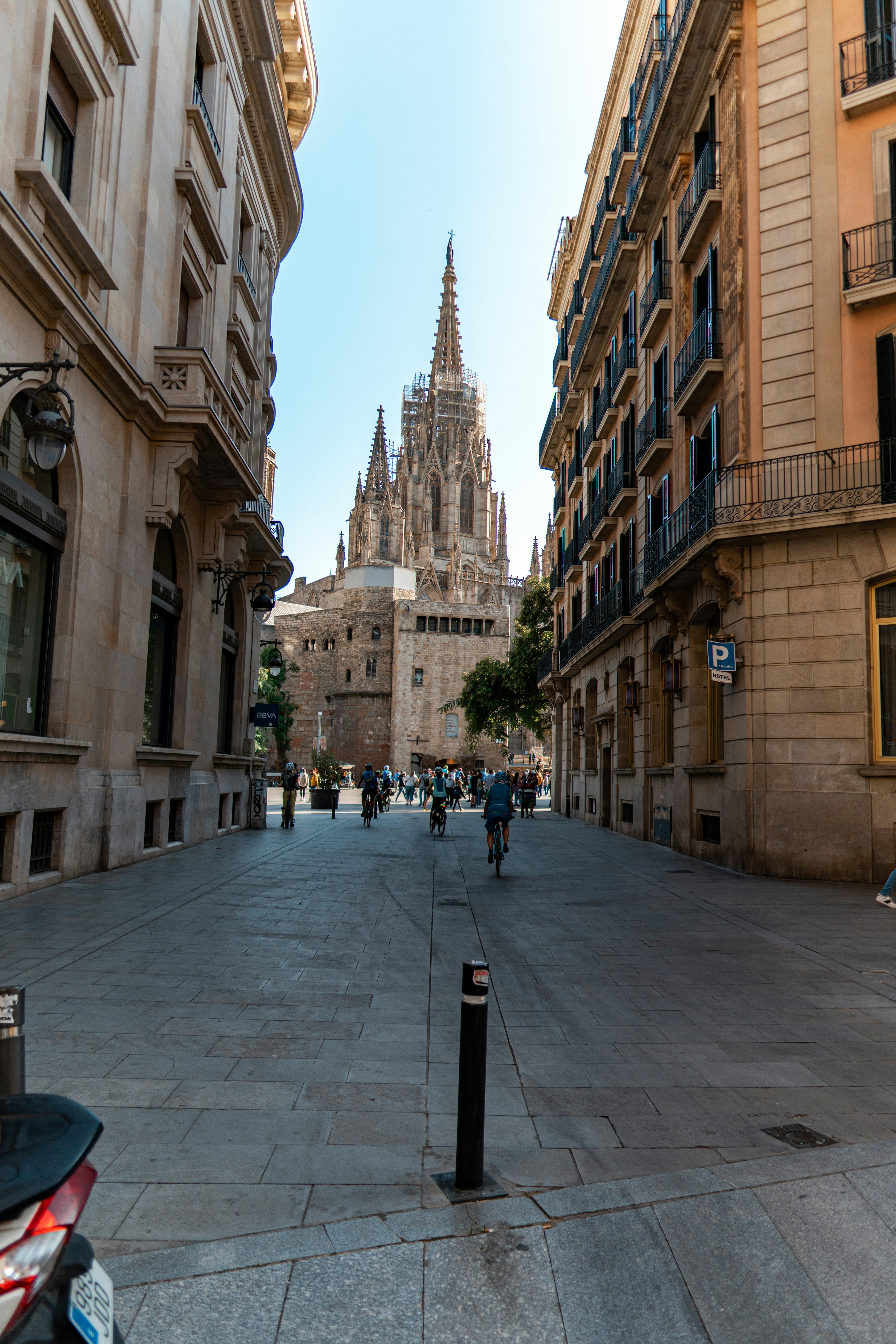 Barcelona city center with La Catedral in the background / Gastro Label Selection / www.gastro-label.com