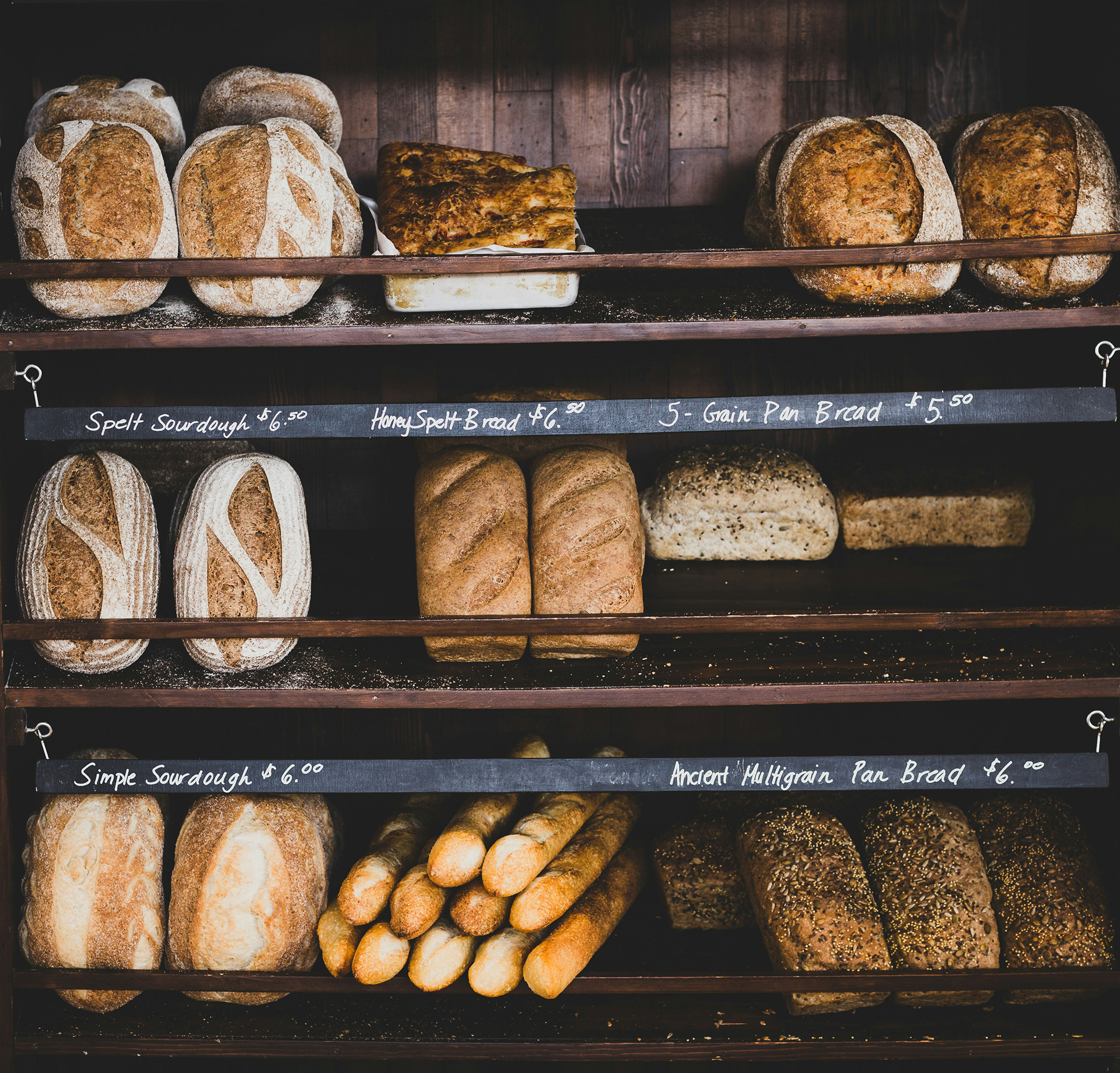 Several types of fresh bread are displayed on a counter in a bakery / The Gastro Label / www.gastro-label.com