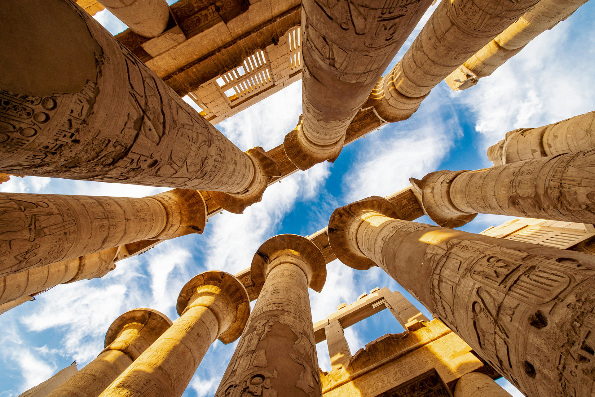 Tall columns in Egypt decorated with ancient drawings / The Gastro Label / www.gastro-label.com