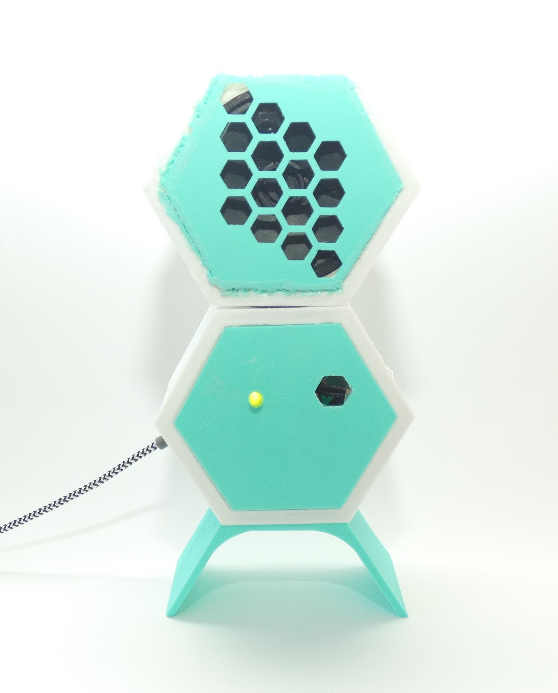 A working prototype of a modular speaker and amplifier connecting with magnetic contacts