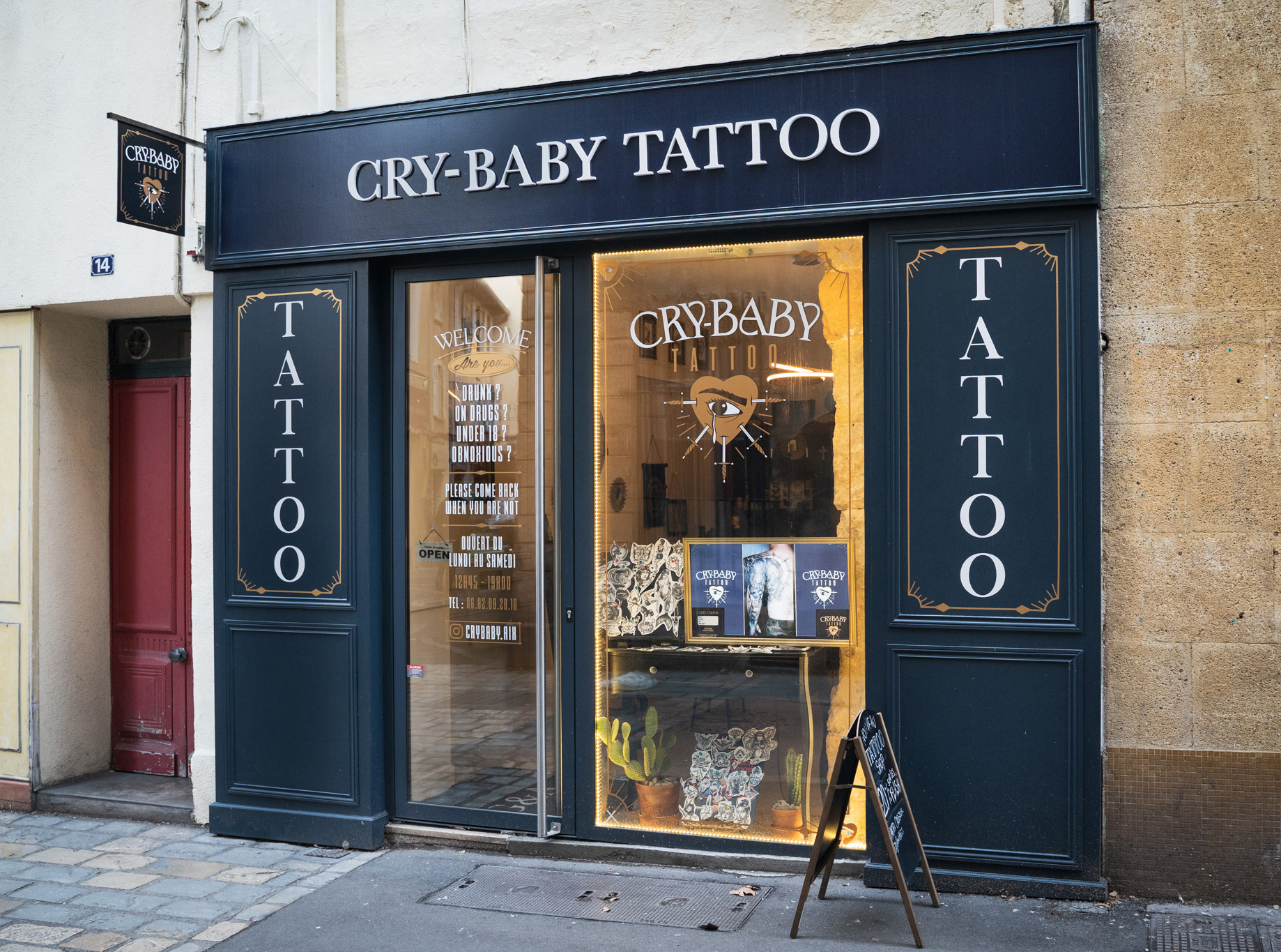 Réalisation complète du design de la devanture du shop CRY-BABY TATTOO