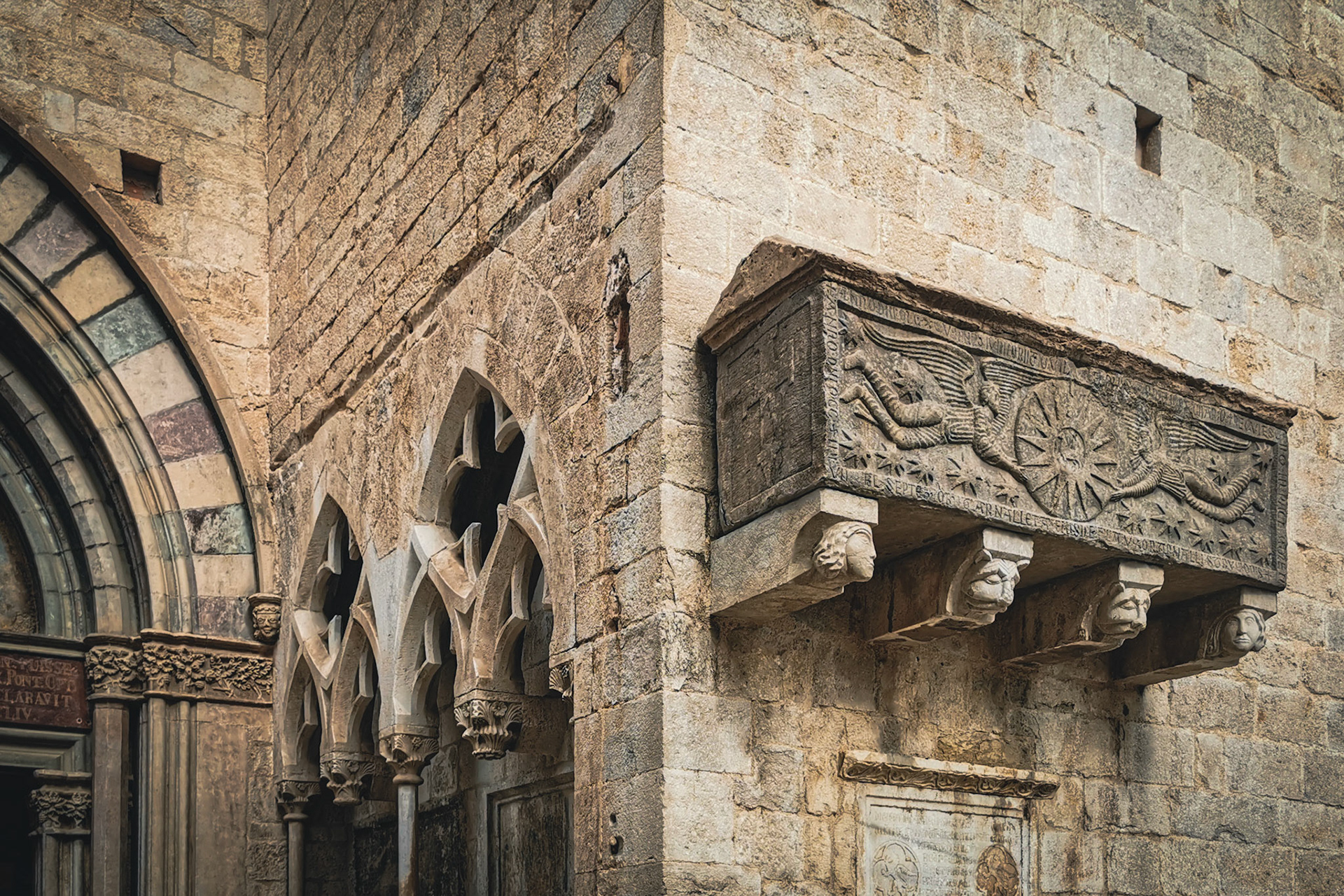 Basílica de Sant Feliu. Tomb from the beginning of the 13th century. It is the oldest sculptural work that is exhibited outdoors in the city of Girona.