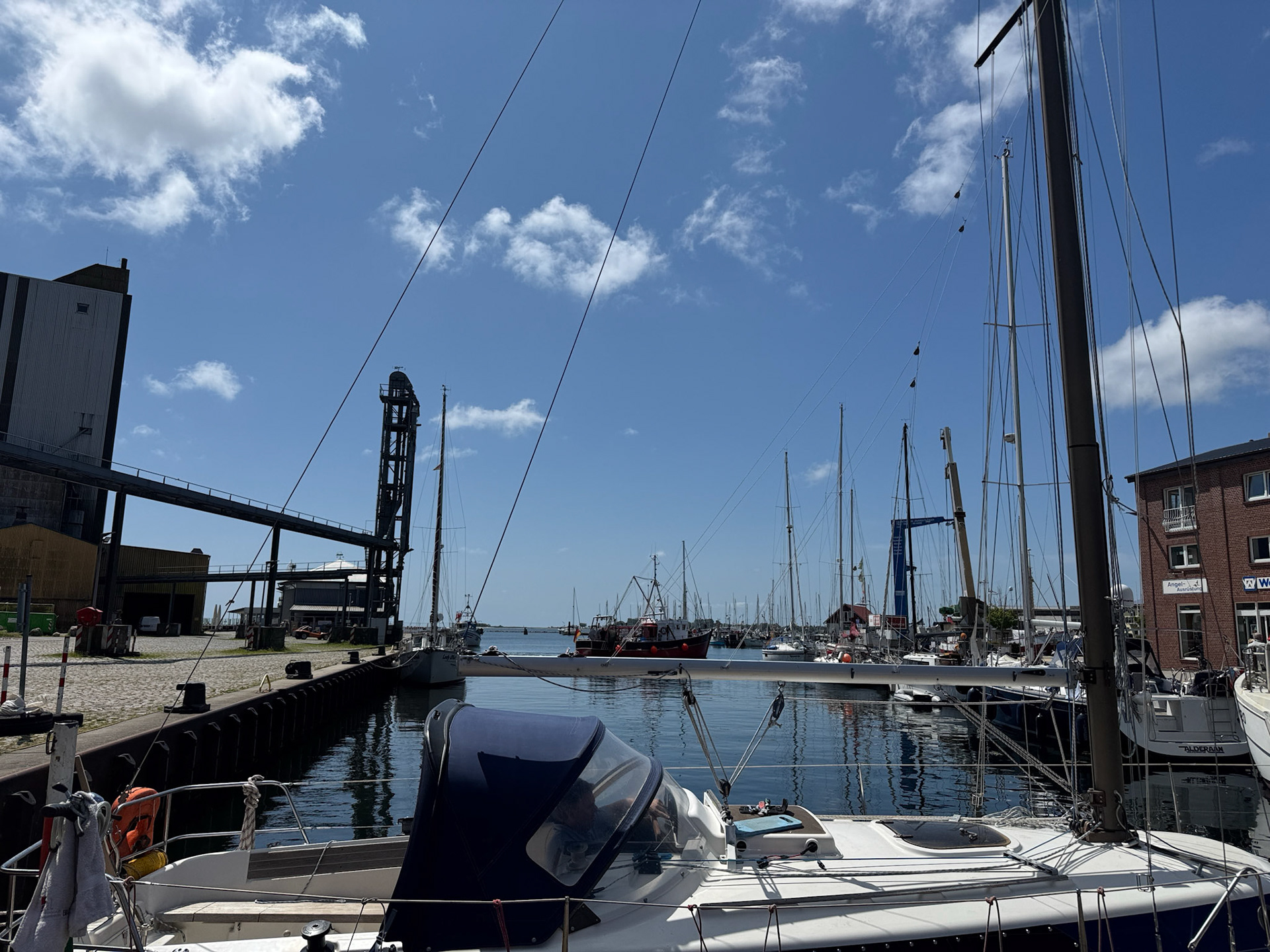 Kurze Pause am Yachthafen Burgstaaken