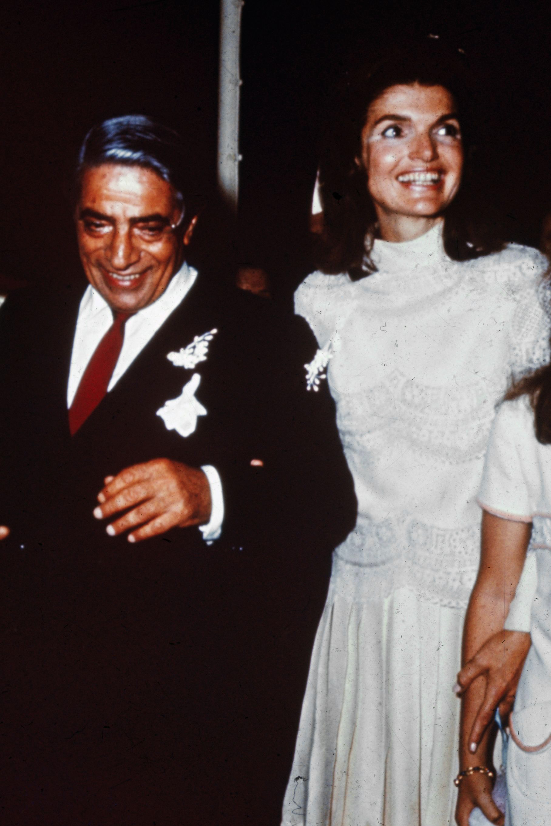 Jackie Kennedy dans la robe de mariée conçue par Valentino