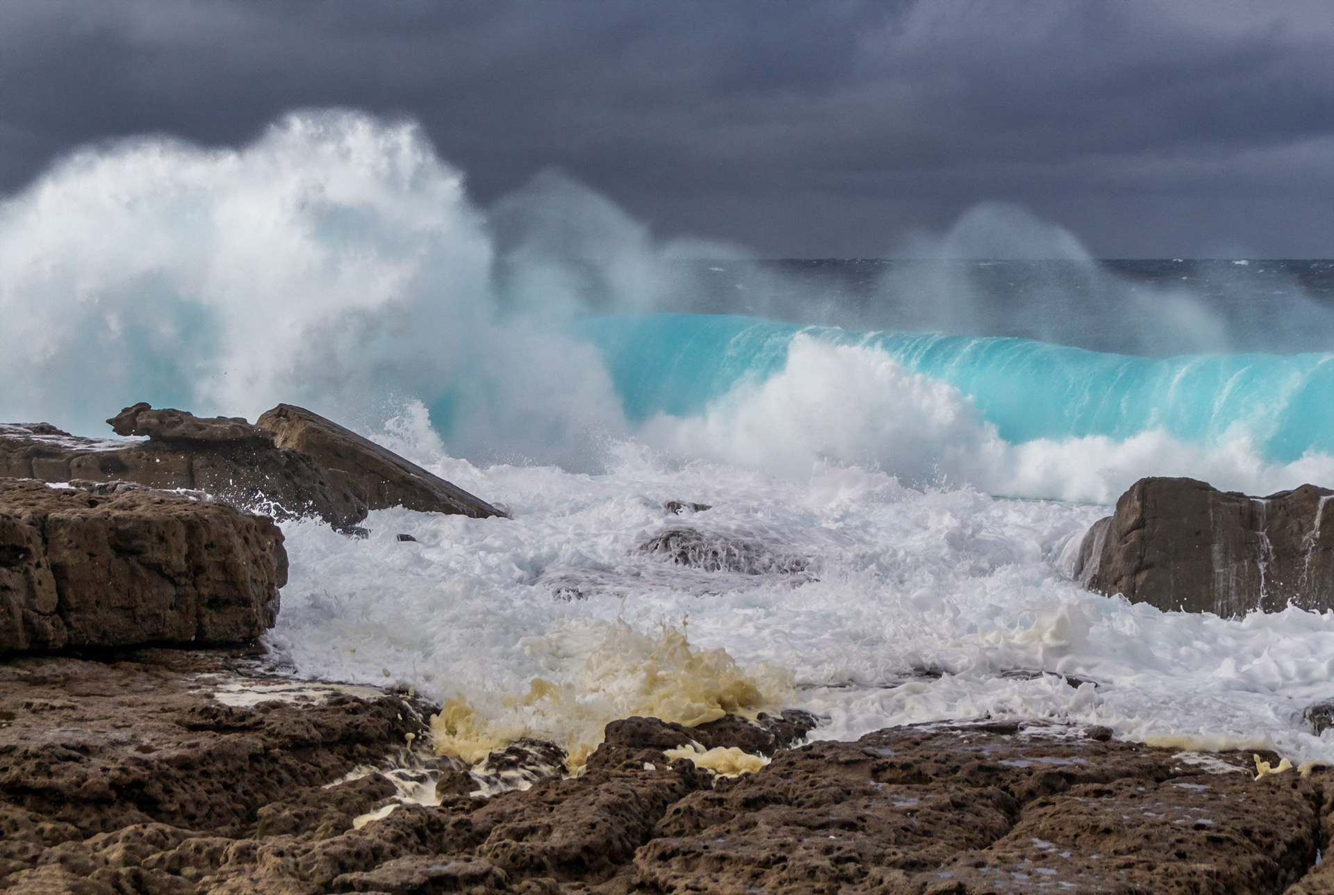 Moes Rock Rocking the Big Swell 