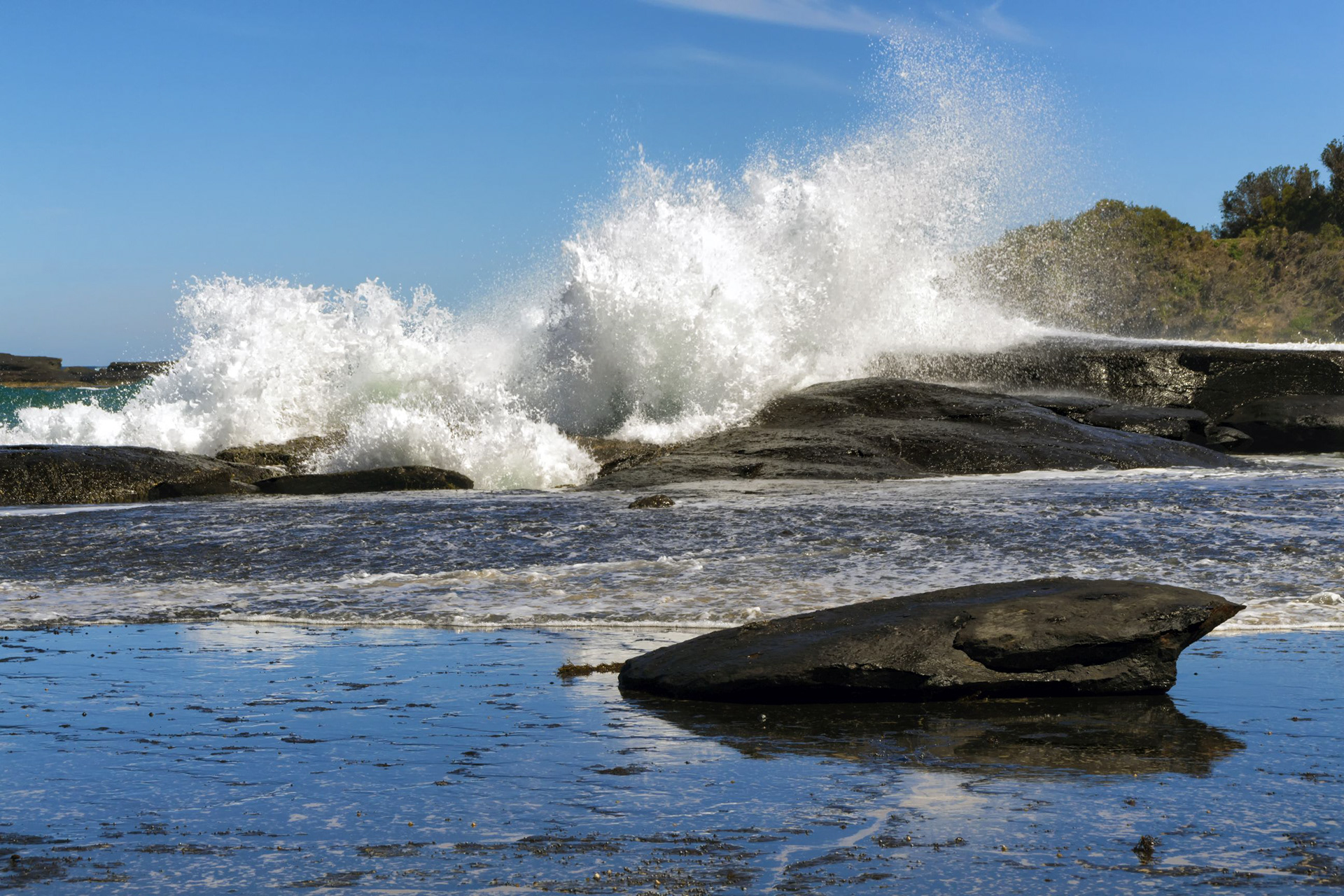 Gnarly Waves at Dolphin Point 3
