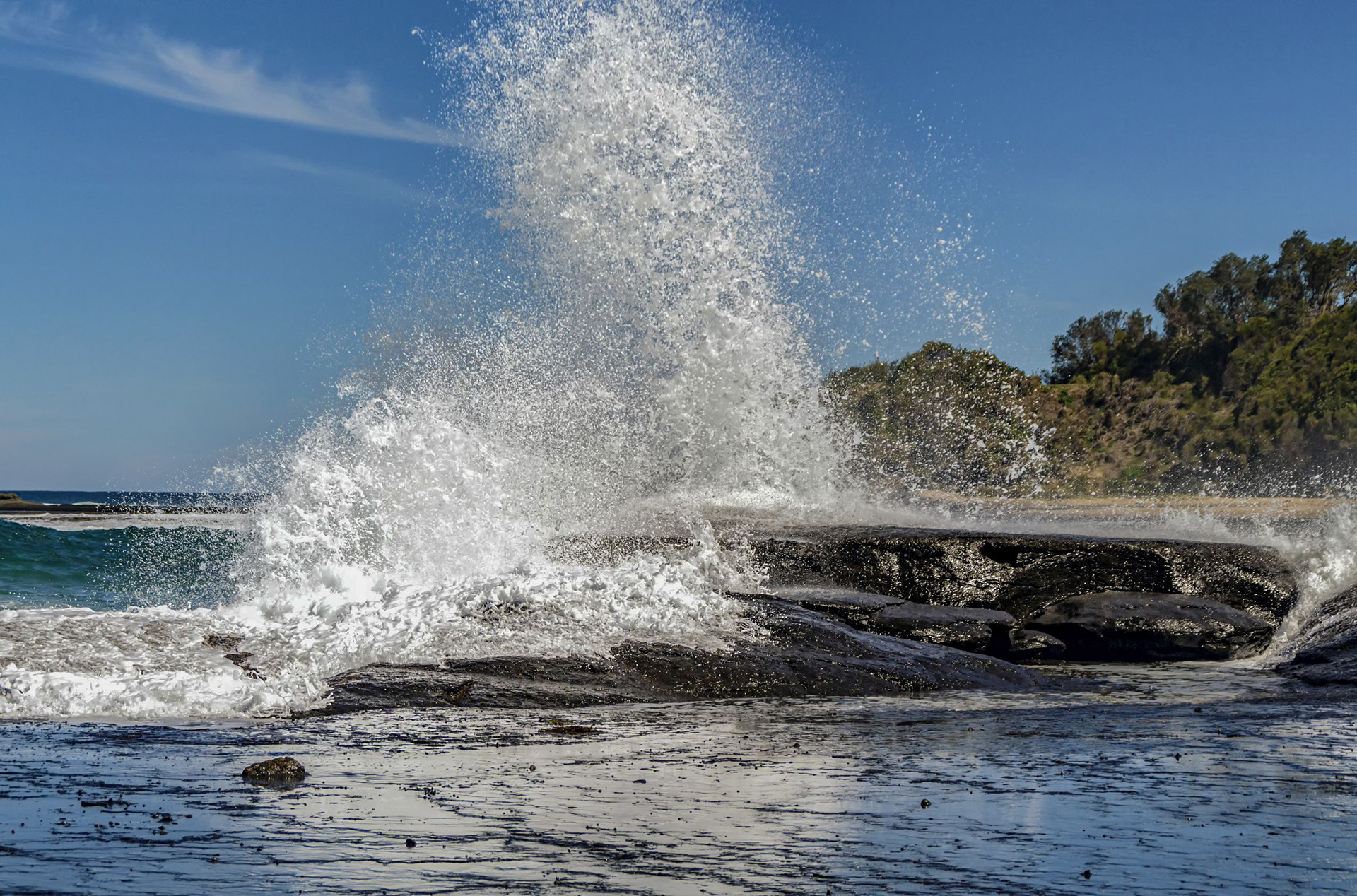 Gnarly Waves at Dolphin Point 6