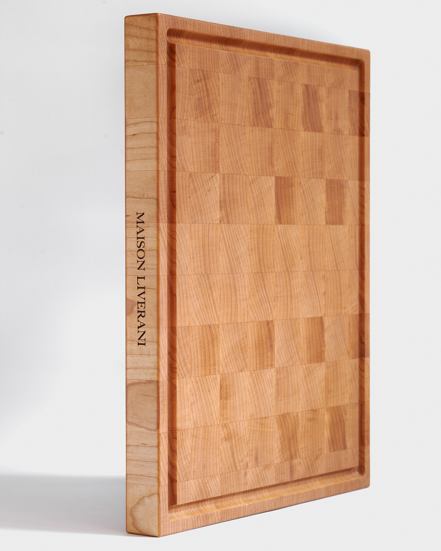 A product photography maple thick wooden cutting board, made by Kata Endrodi, a food and product photographer in Montreal