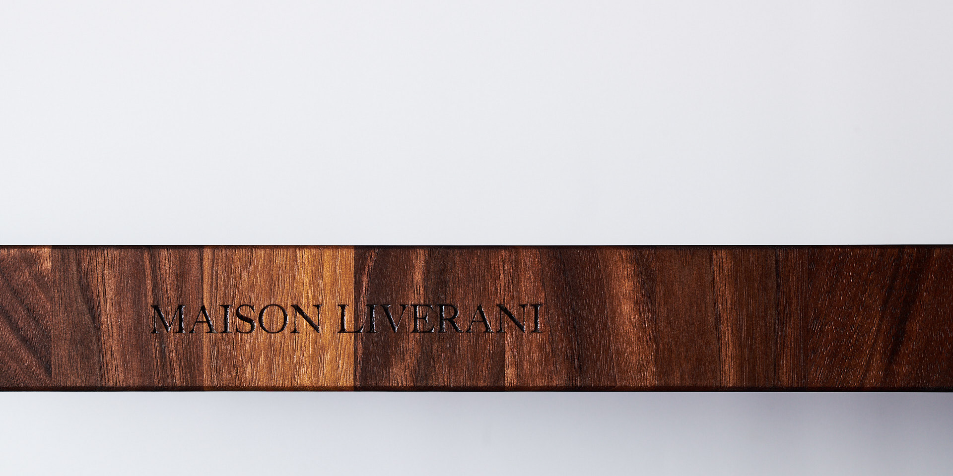 A product photography walnut thick wooden cutting board side image showing the branding, made by Kata Endrodi, a food and product photographer in Montreal