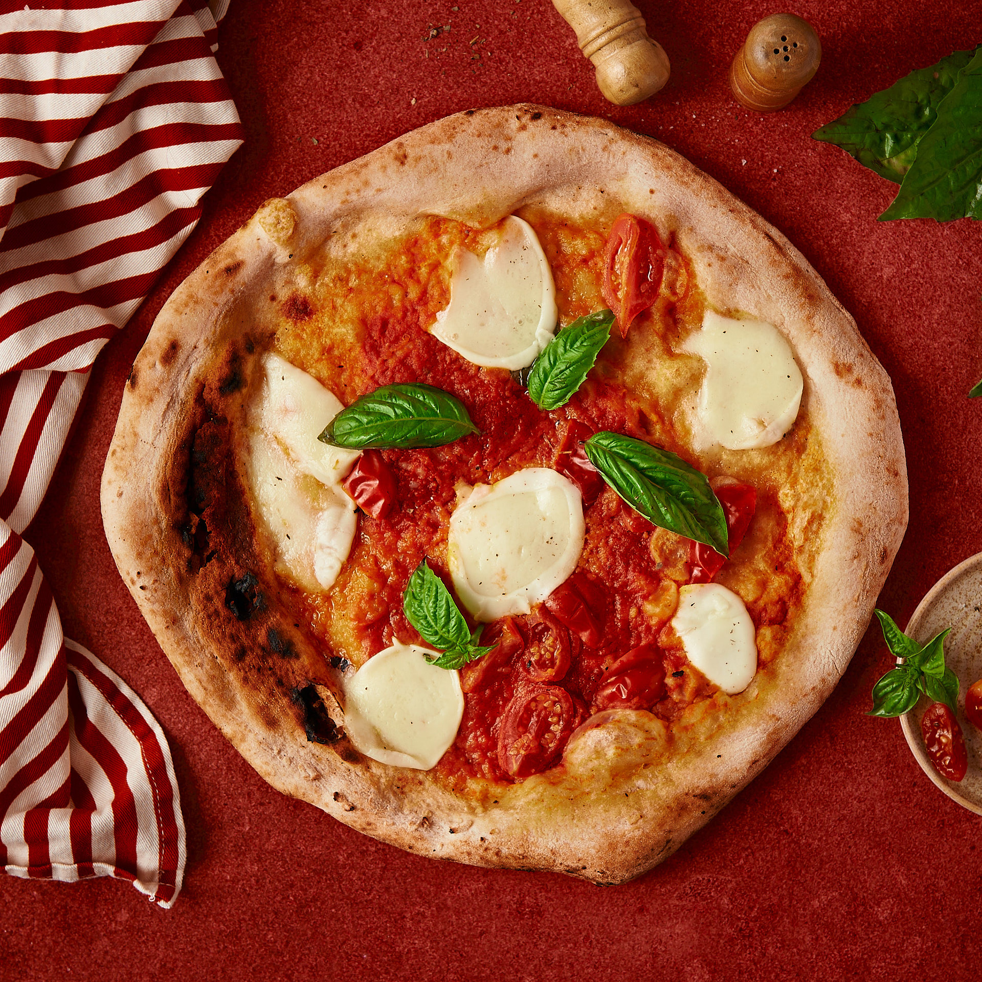 Kata Endrodi Montreal food and product photographer, lifestyle photography of fresh pizza 