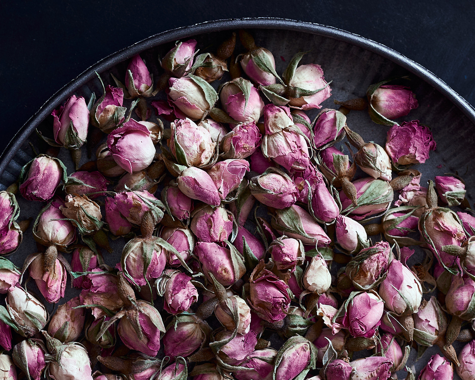 A food photography dried mini rosebuds close up image on metal plate, made by Kata Endrodi, a food photographer in Montreal