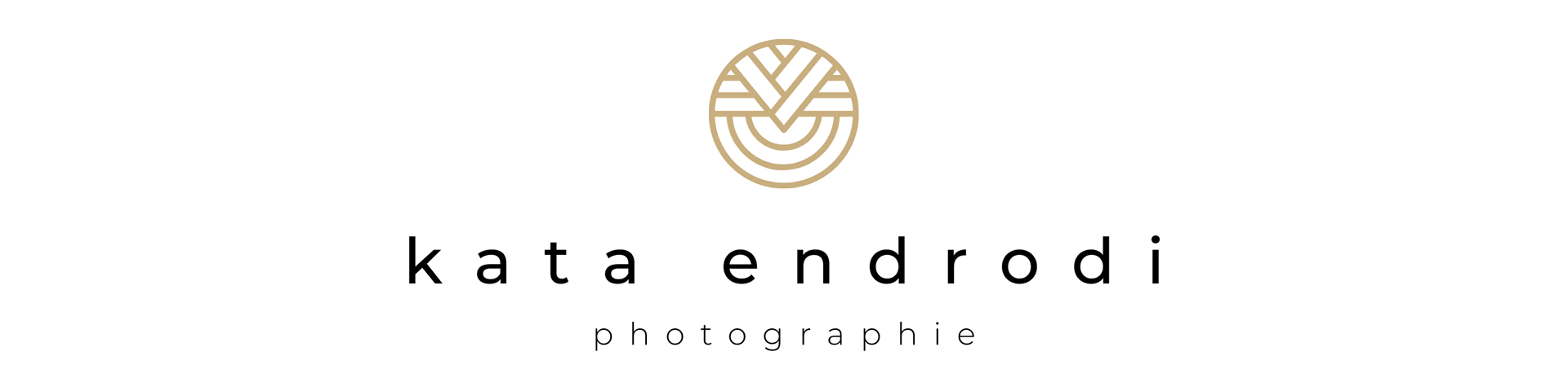 Logo de Kata Endrodi Photographie et Direction Artistique — photographe professionnelle établie à Montréal.