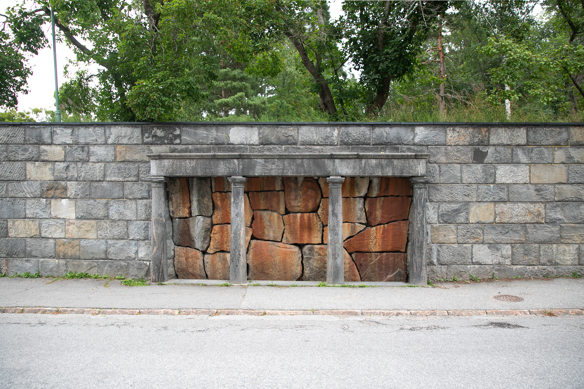 The wall, designed by Sigurd Lewerentz.