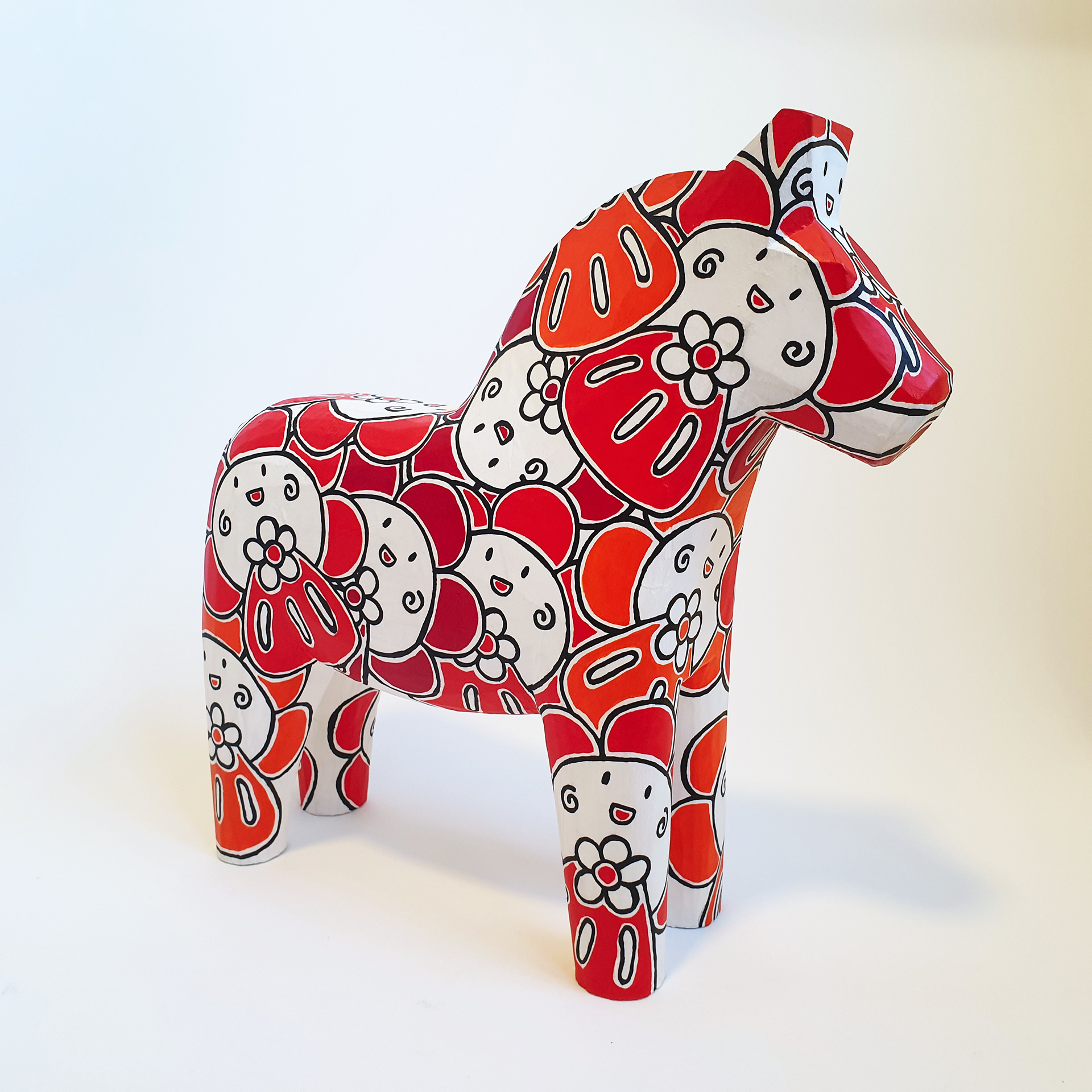 “Happy Dala Horse” 2025, 30x30x10 cm