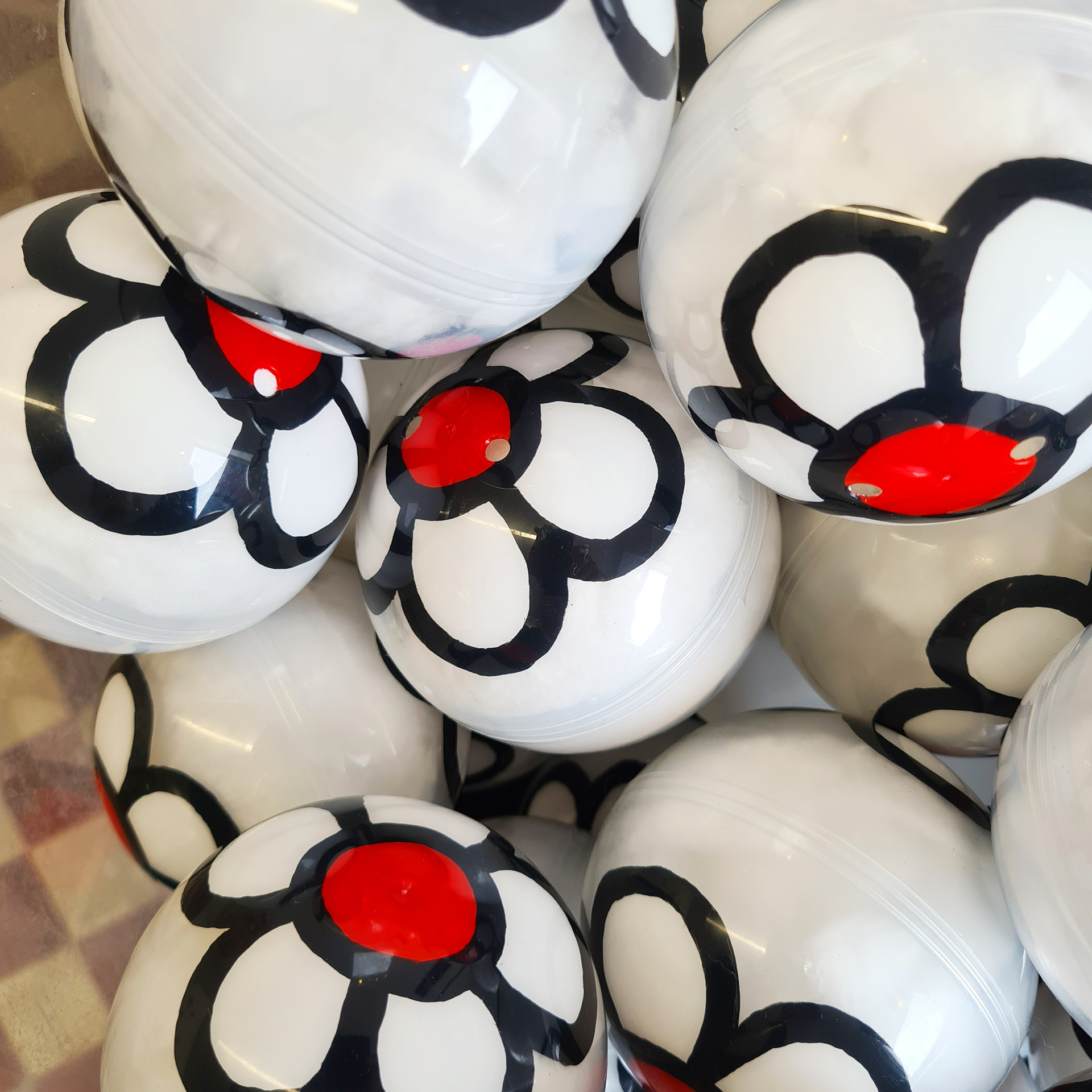 Flower capsule balls filled with mini ceramics