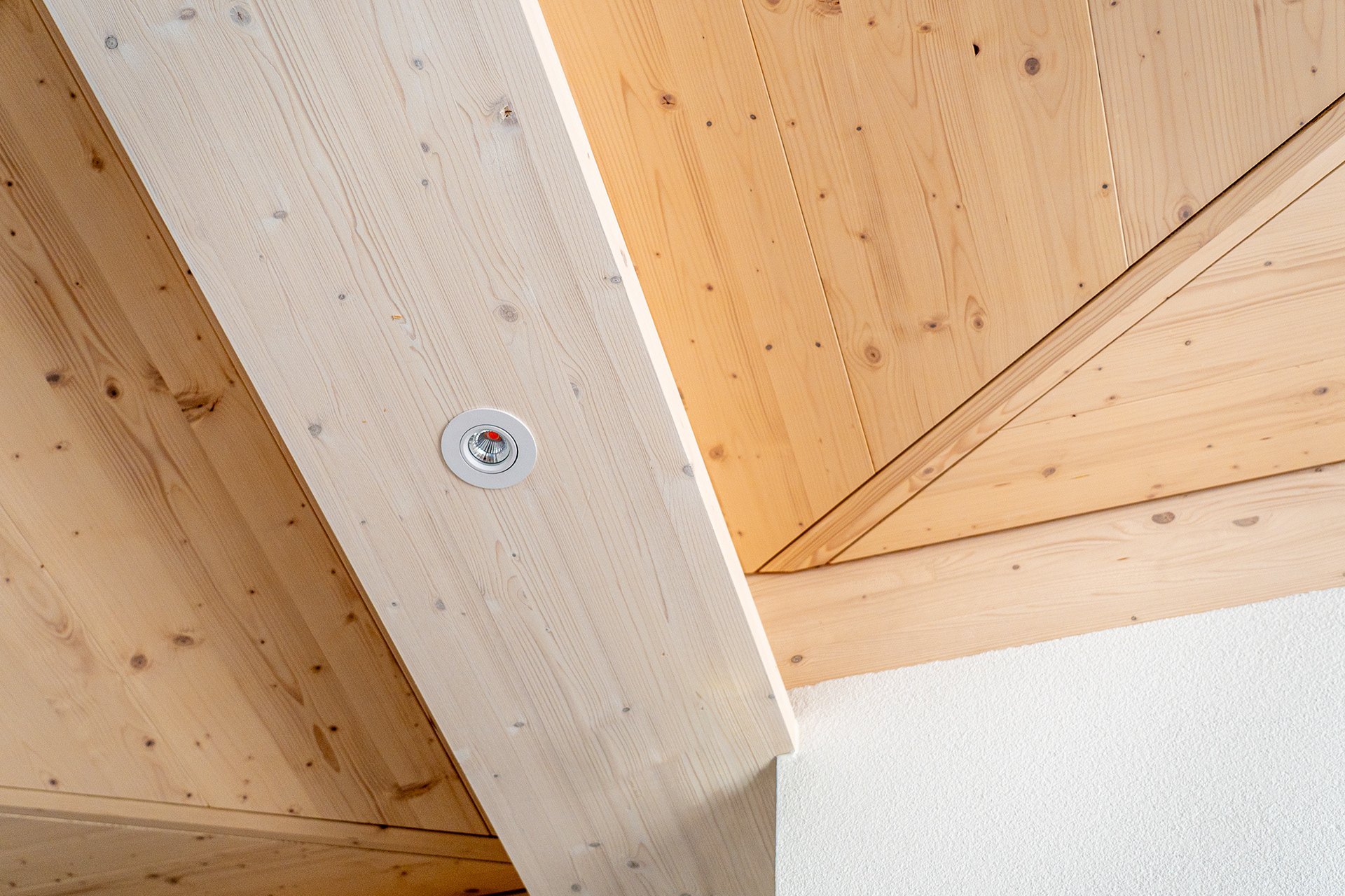 Detail Pfettenbeleuchtung Attika