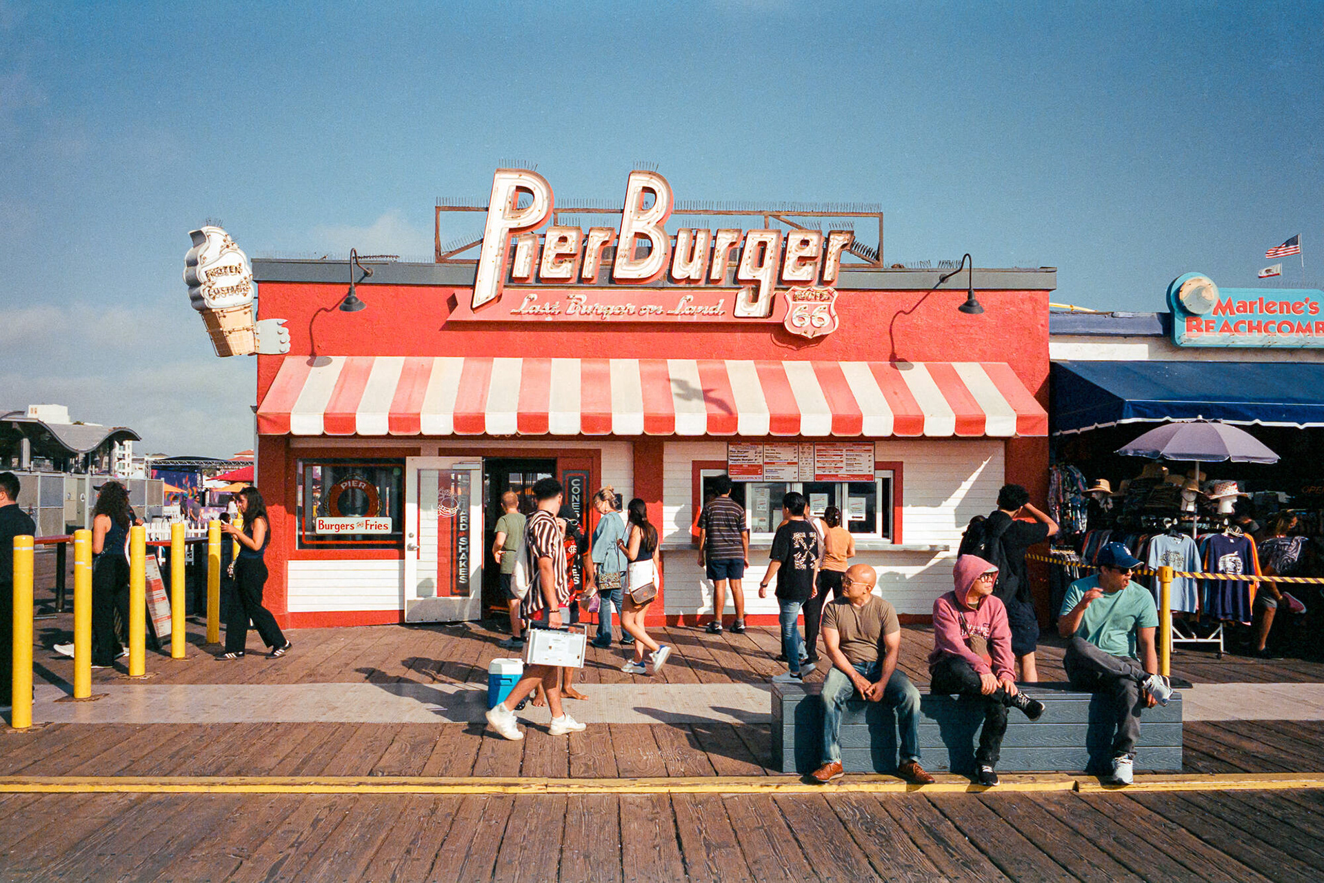 Pier Burger || Fuji F-64D