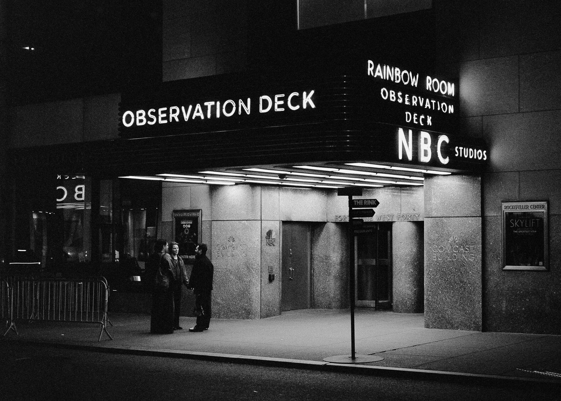 Late night hang || Ilford HP5 Plus