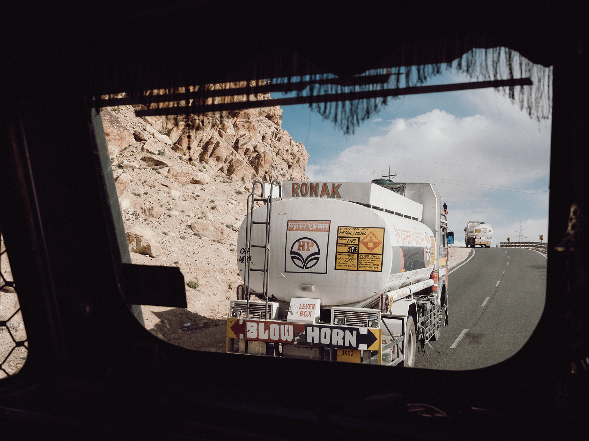 A convoy of fueltrucks delivering kerosene to an armybase close to Leh