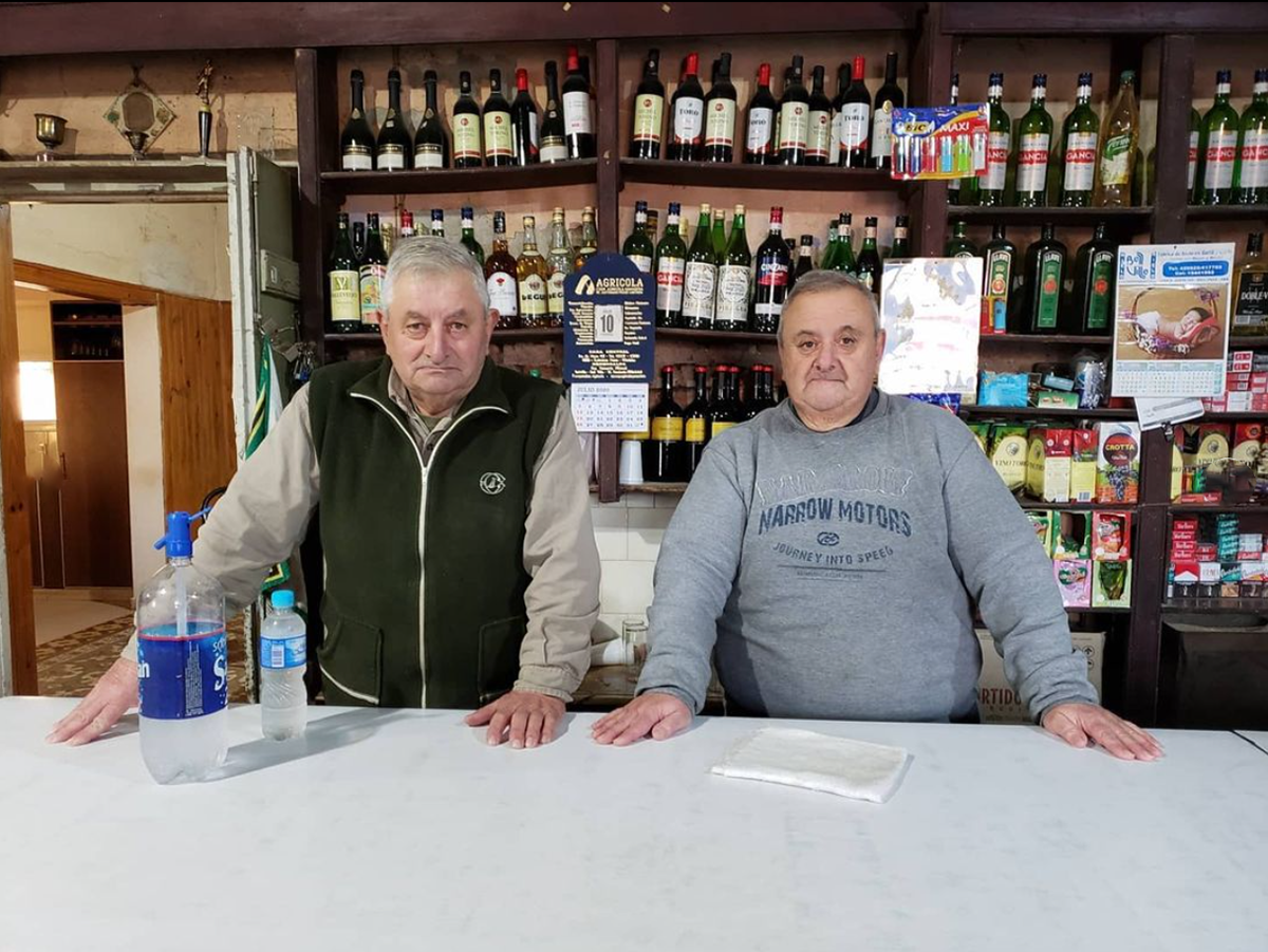 Raúl y Roberto Pautasso, propietarios y administradores del Boliche 4 Caminos