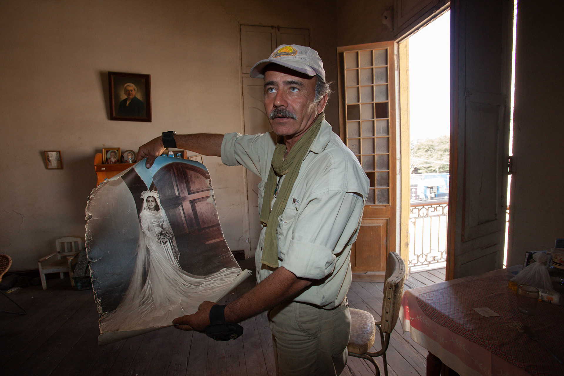 Roberto Penny Cabrera, guide to the Ica desert, Peru