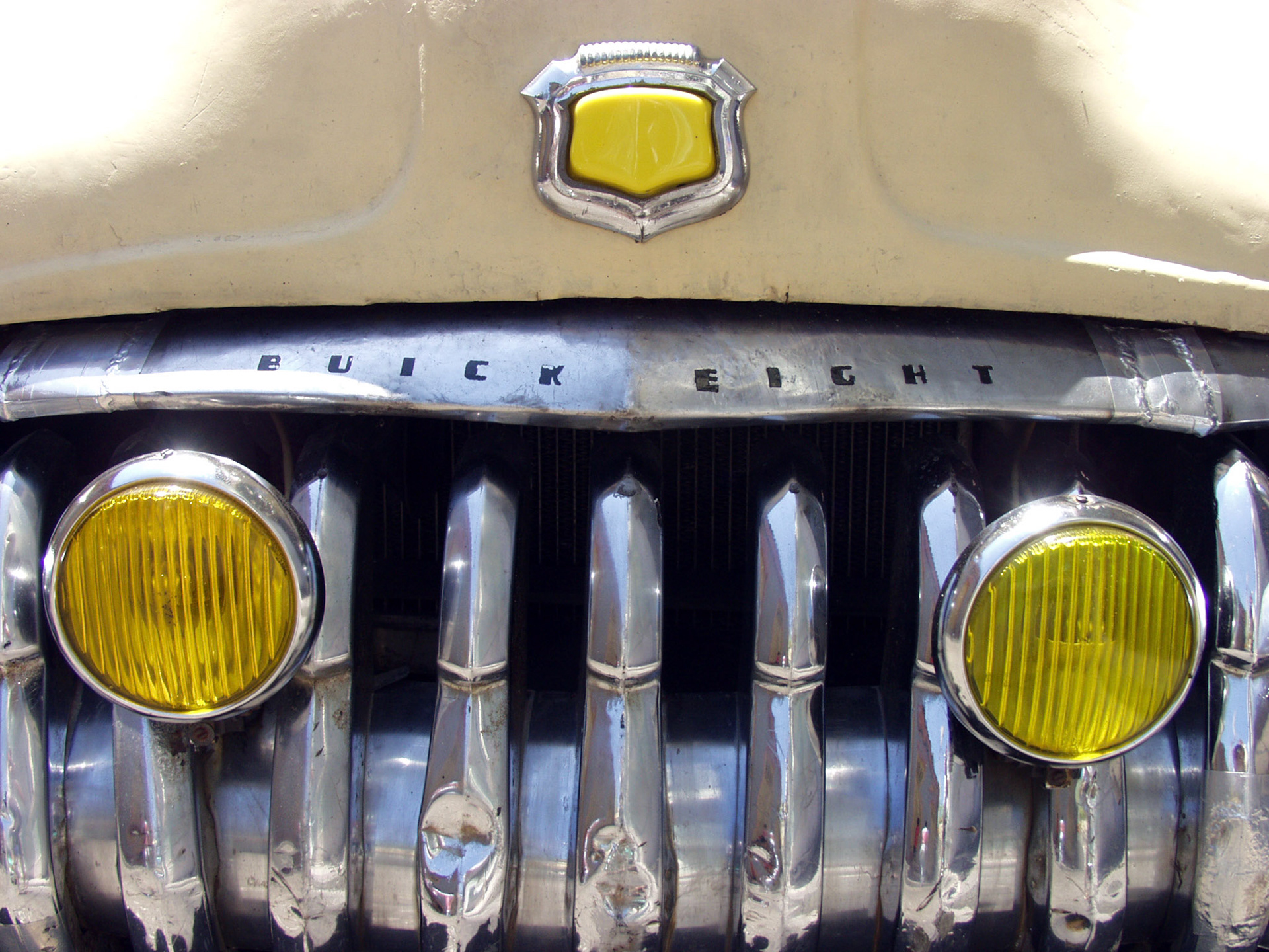 Buick Eight grill, Havana Vieja