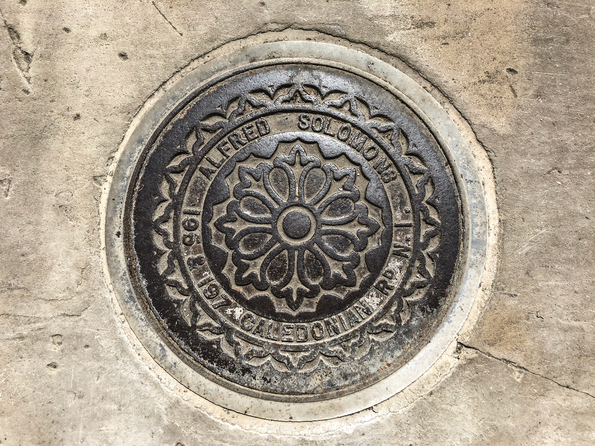 Alfred Solomons, 195 &197 Caledonian Rd. n. 1.