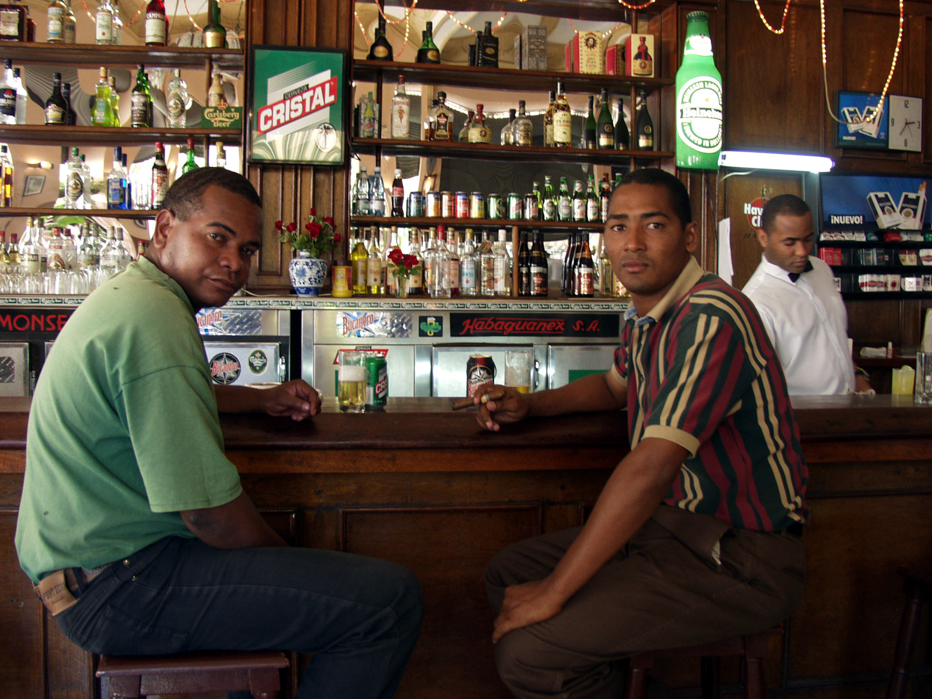 Jiniteros del Bar Monserrate, Havana